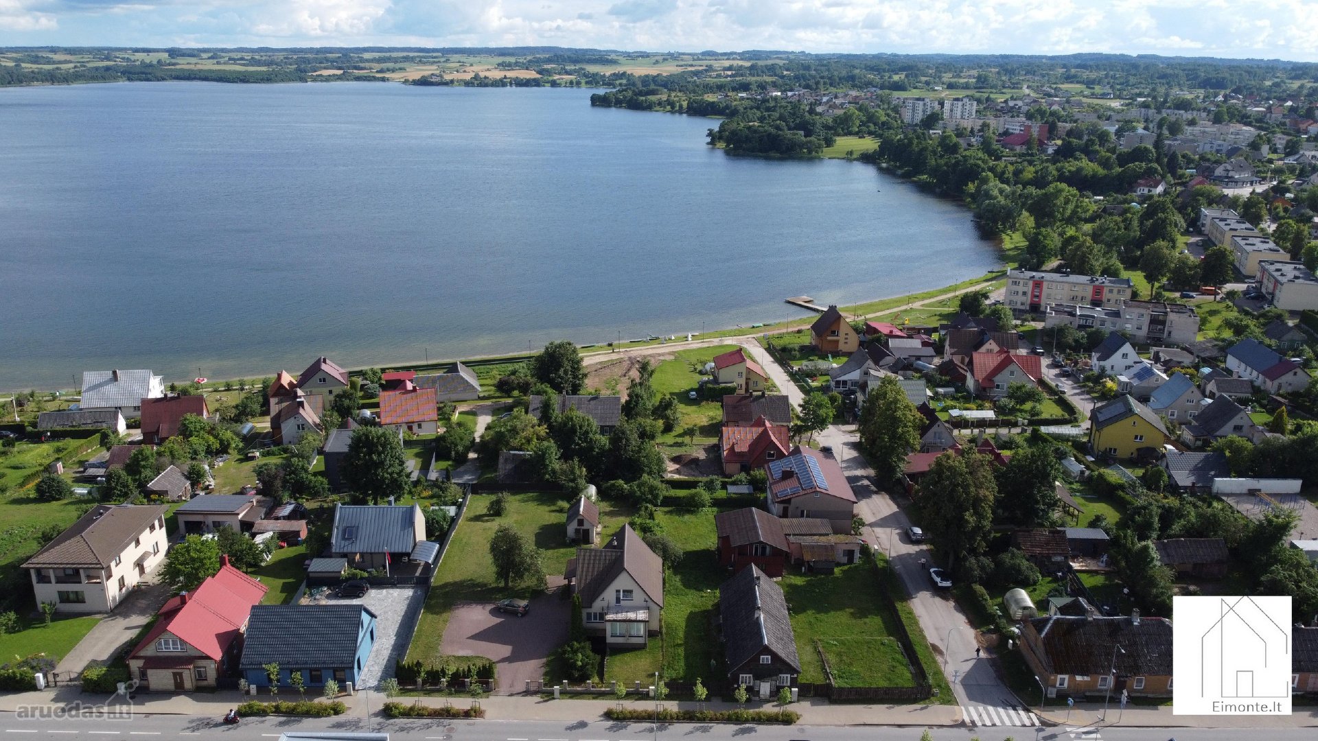 Renovuotas namas su namų valdos ir komercinės