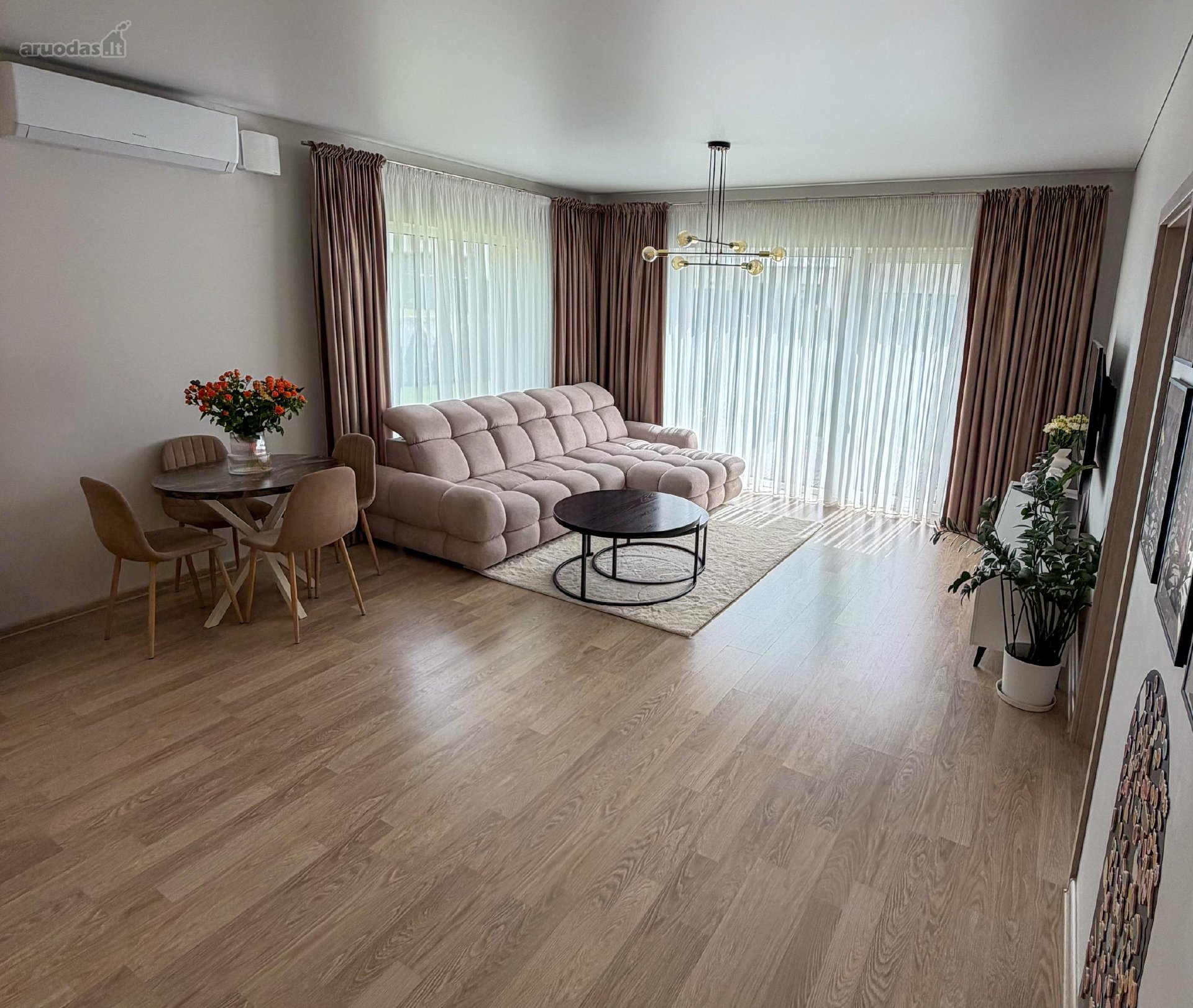 Parduodamas pilnai įrengtas kotedžas Domeikavoje