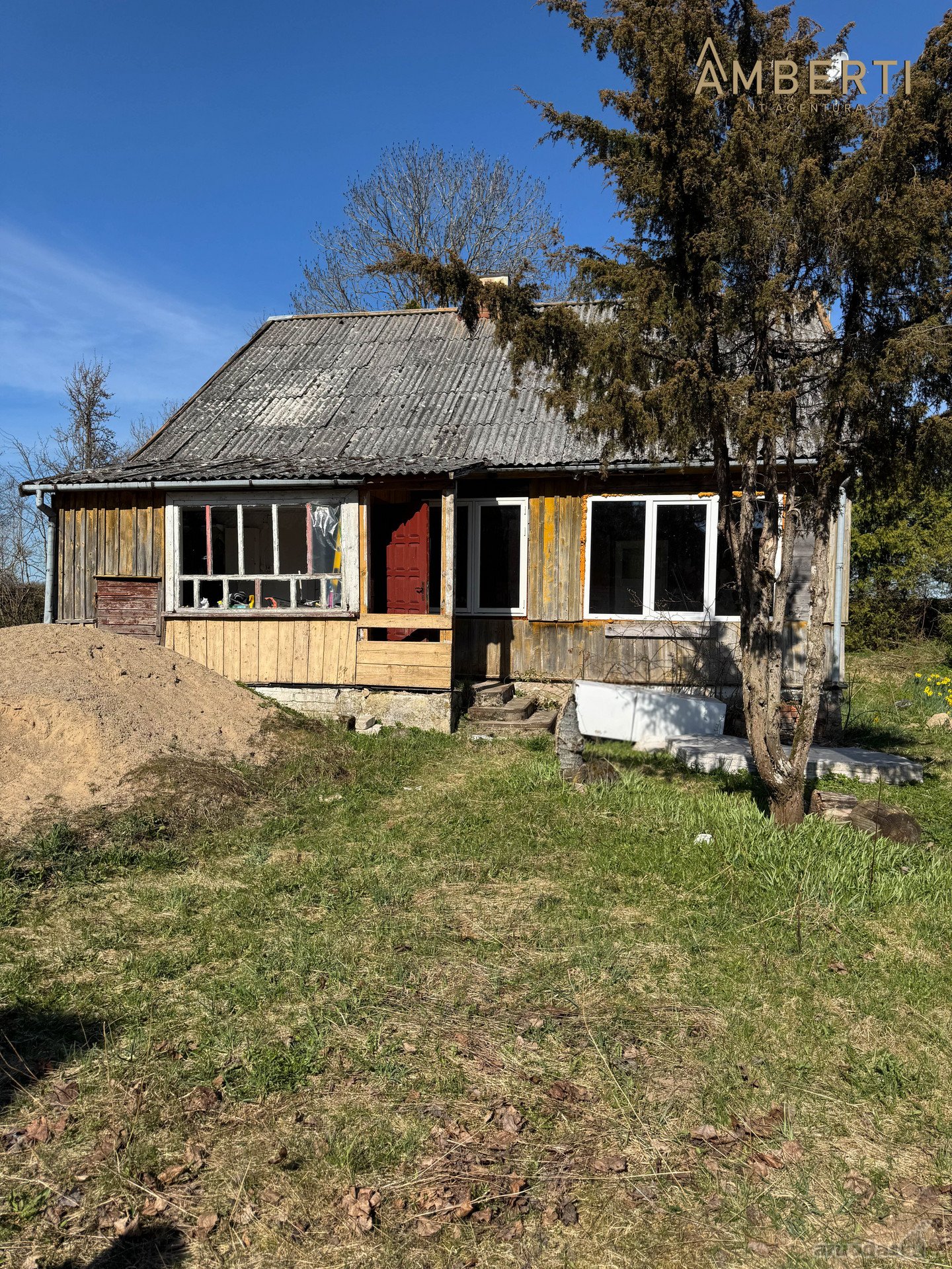 Amberti Nt agentūra parduoda sodybą Platelių