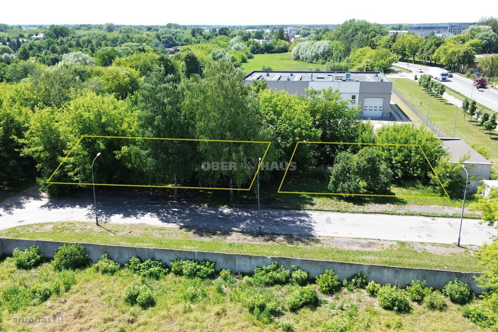 Parduodami du komercinės paskirties sklypai