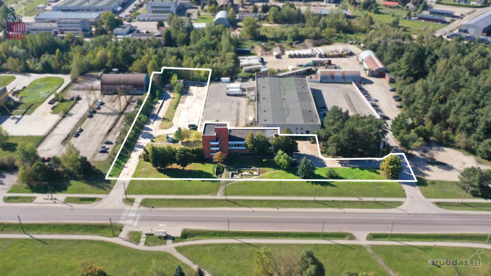 Administracinis pastatas su žemės sklypu ir