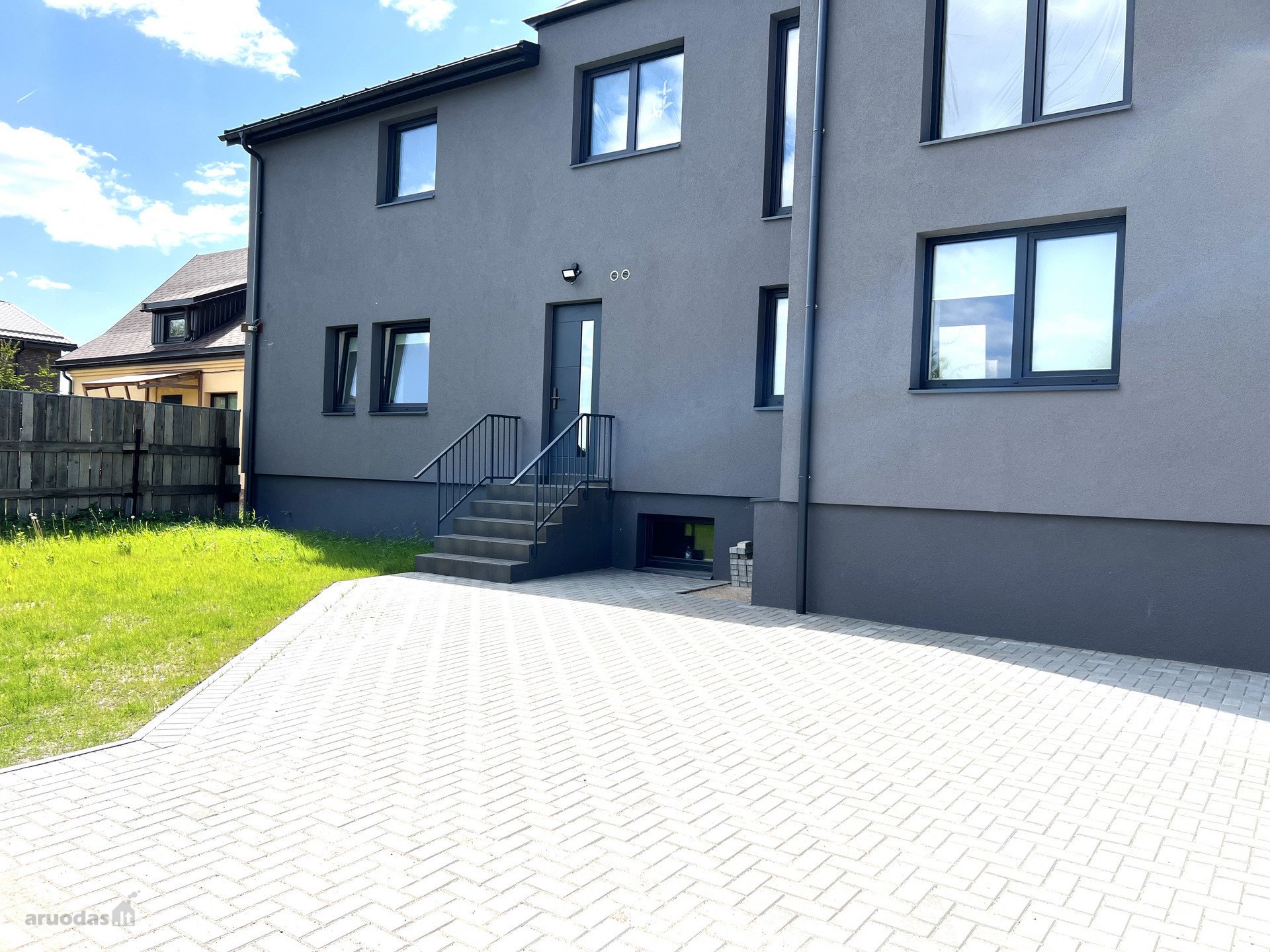 Įrengta Studija Privačioje Valdoje Šilainiuose.