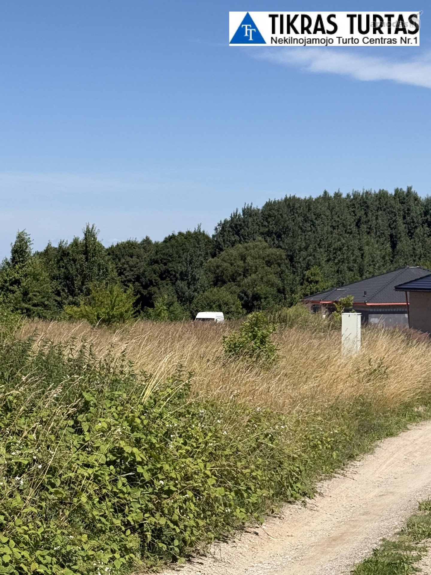 Labai vaizdingoje vietovėje, Parduodamas namų