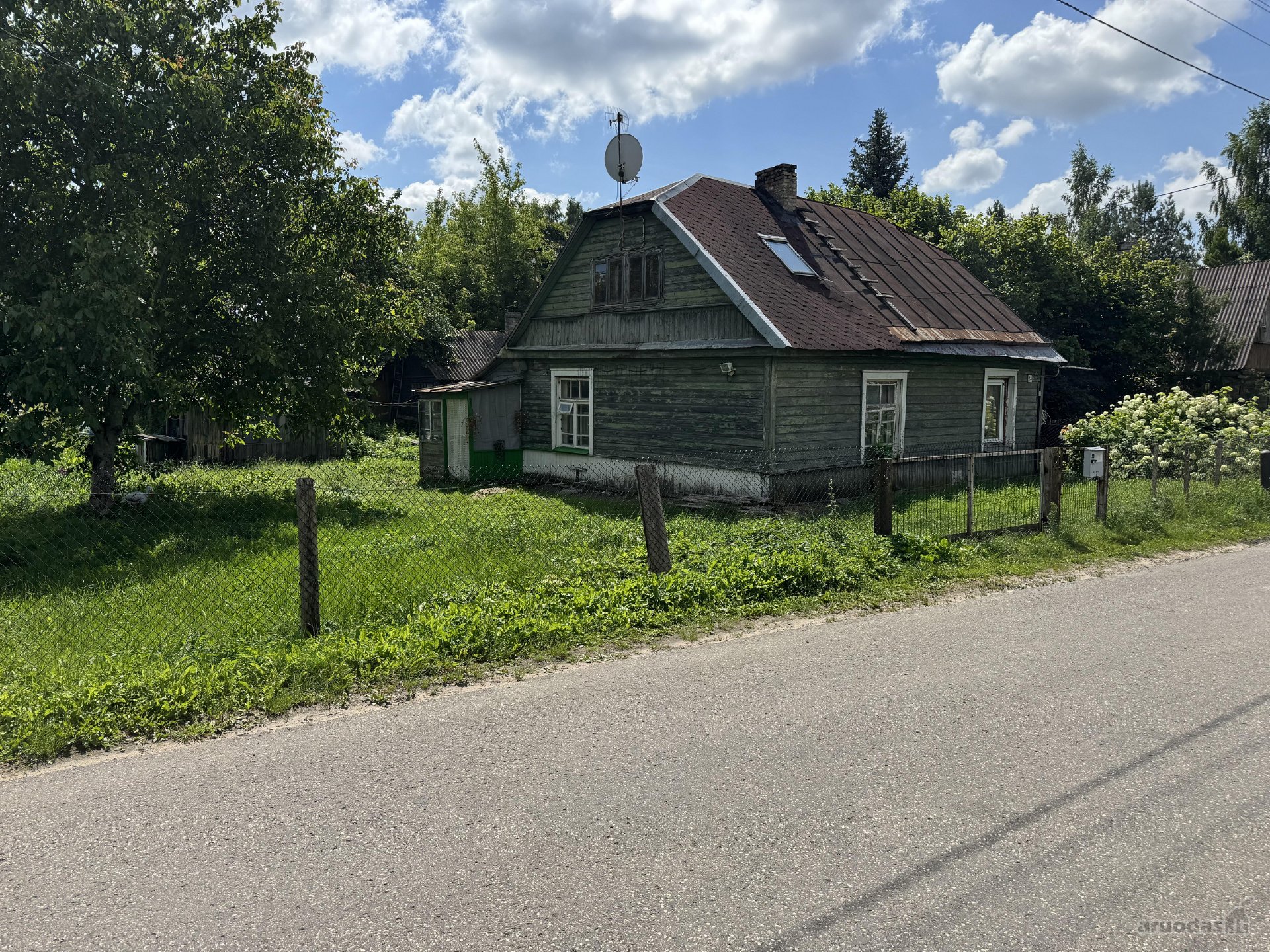 Dušas ir tualetas namuose . Kaina sutartine .
