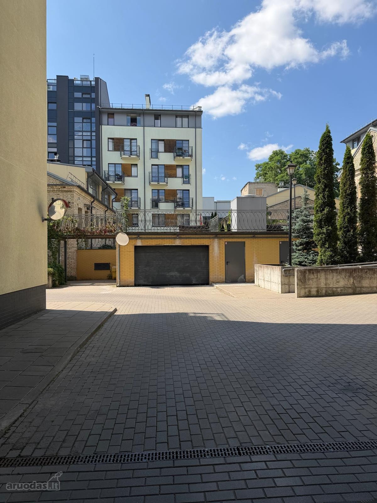 Parduodama požeminė parkavimo vieta Šv.