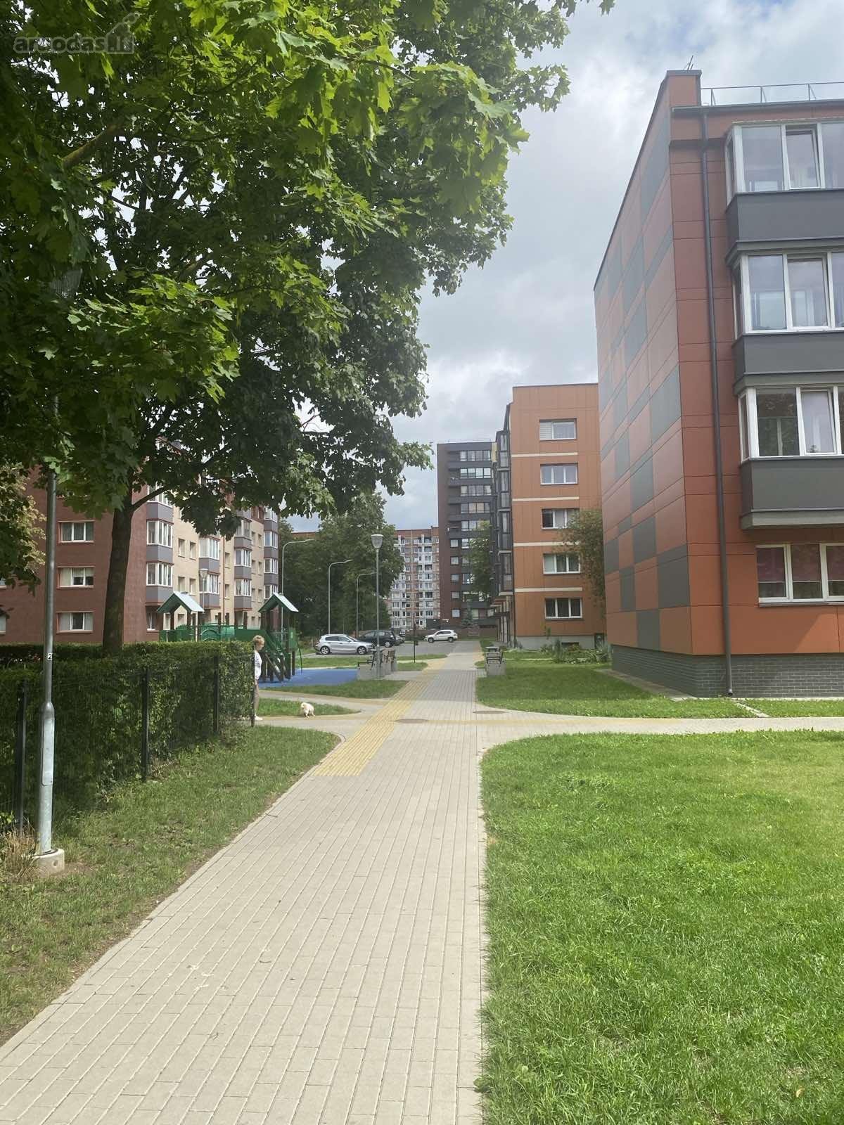 Parduodamas puikioje ramioje vietoje,