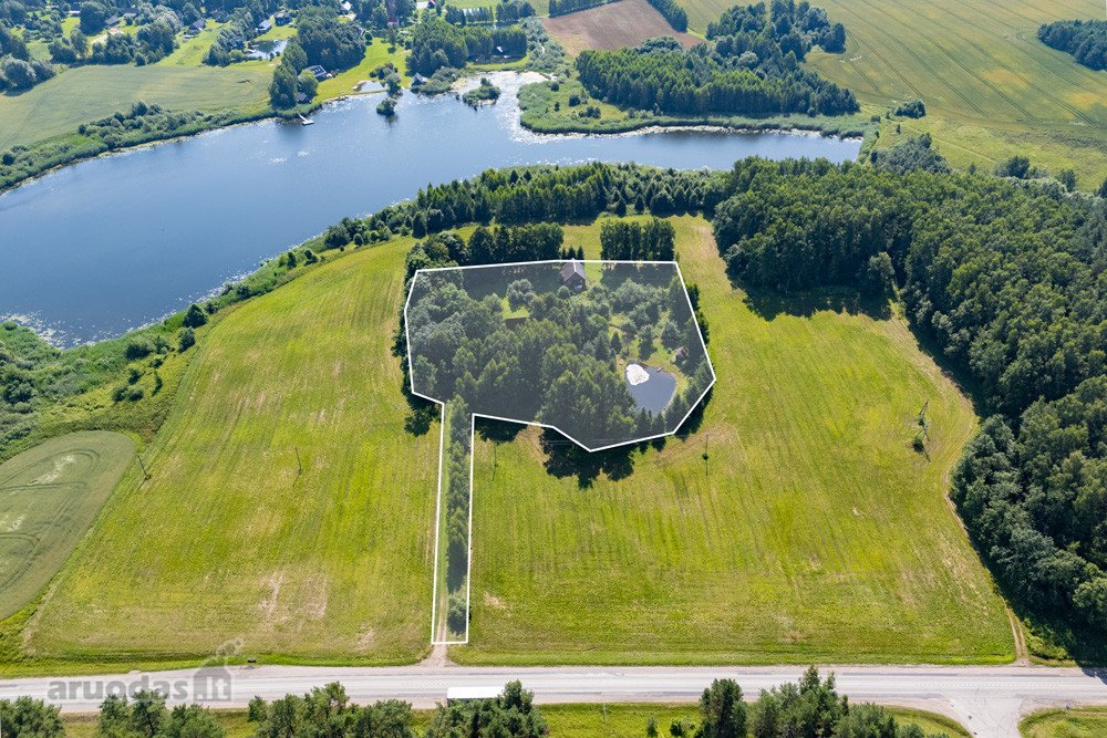 Ilgaamžių Medžių Apsupty Parduodamas