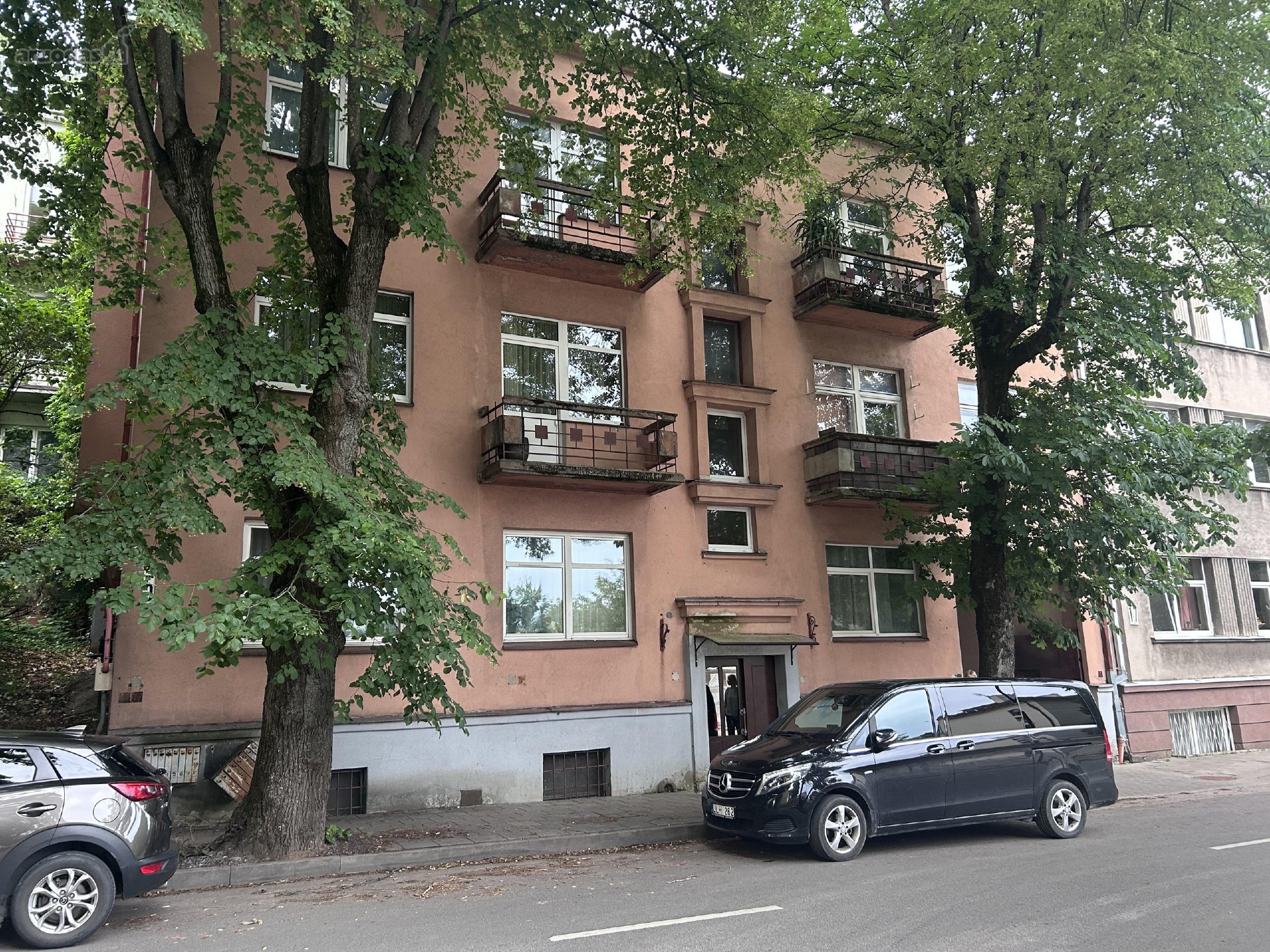 Tarpininku Prašome Netrukdyti, Gerbkime Vieni