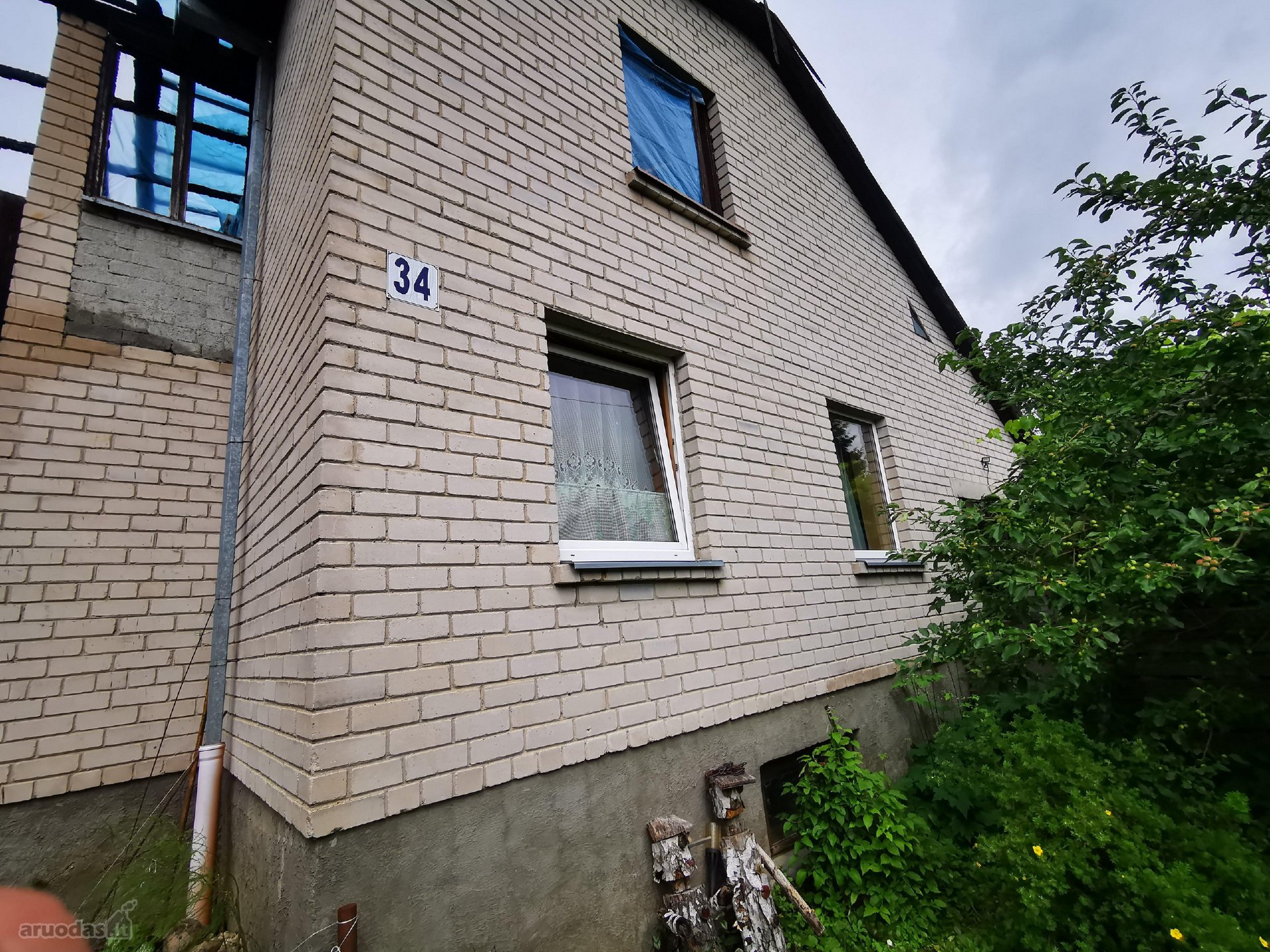 Vanduo visus metus, elektra 15 kw, dujos