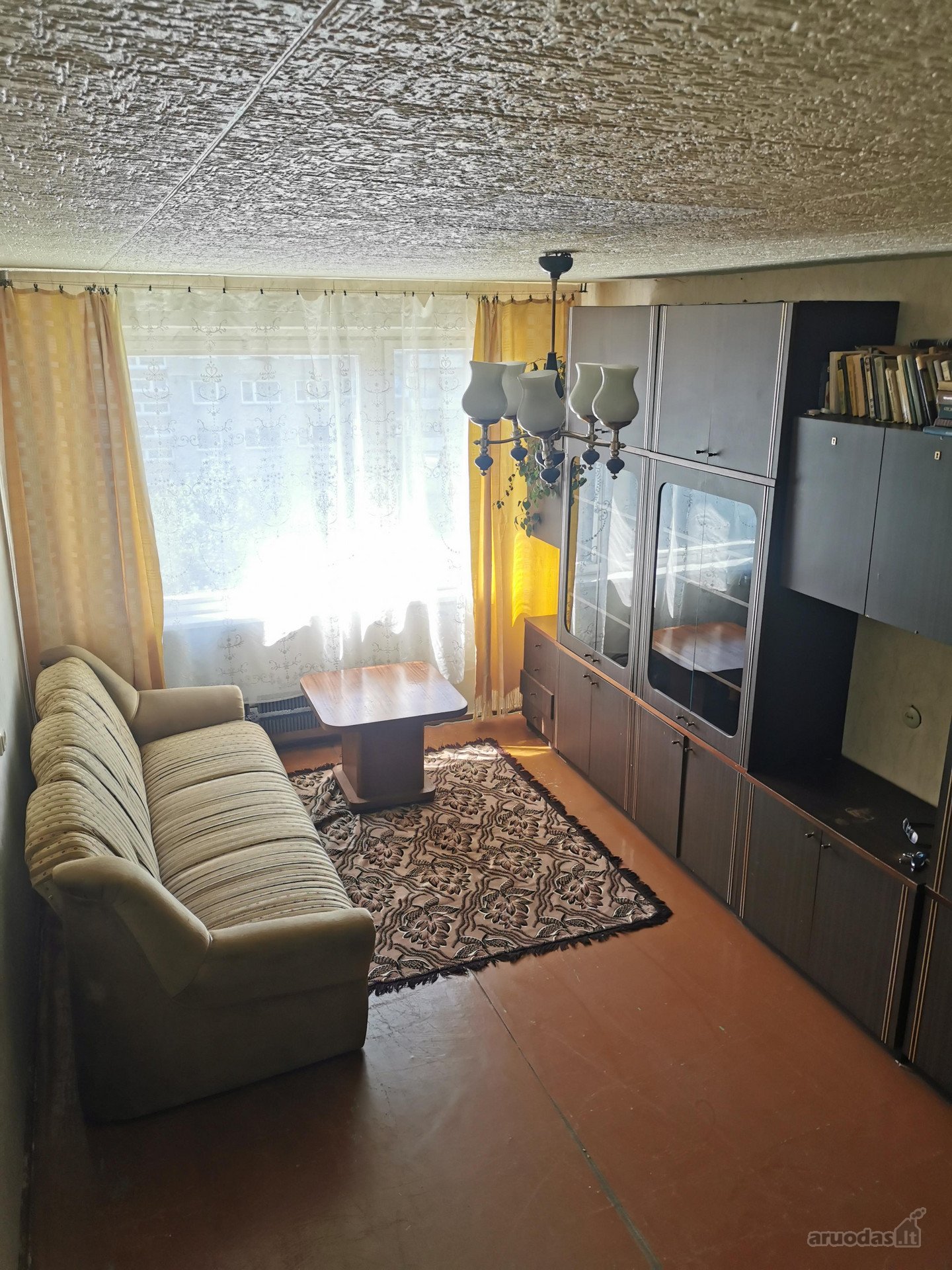 Parduodamas kapitaliai remontuotinas šviesus