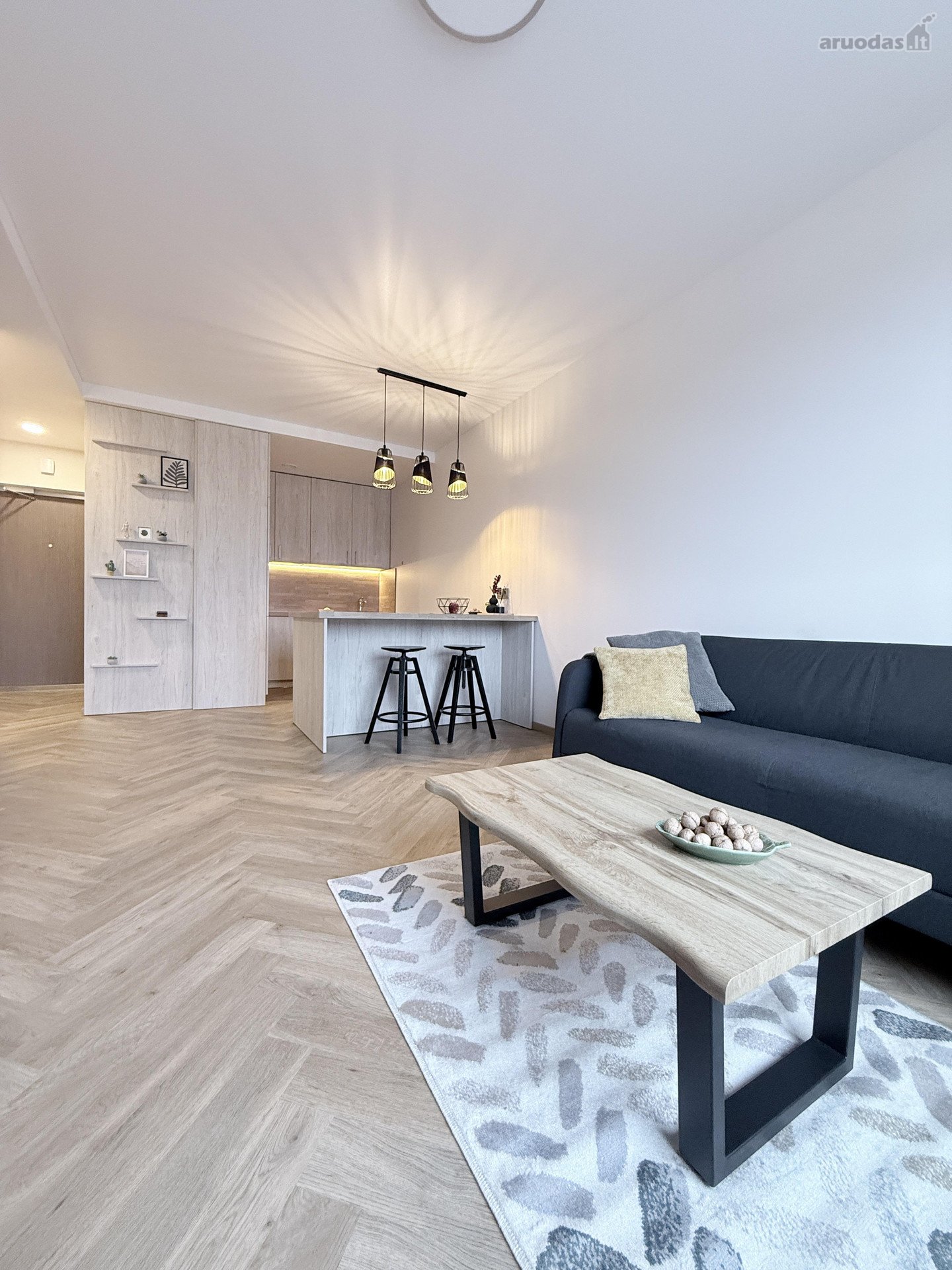 Išnuomojamas Modernus 2 Kambarių Butas