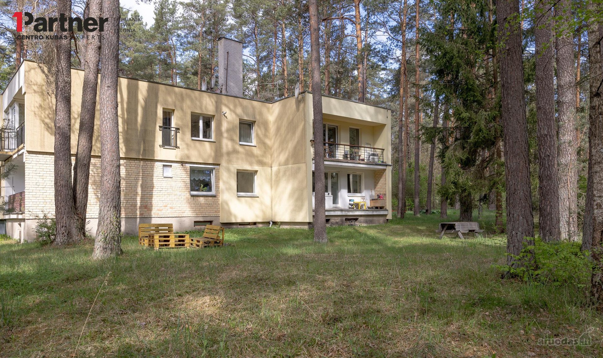 Parduodamas šviesus ir jaukus dviejų kambarių