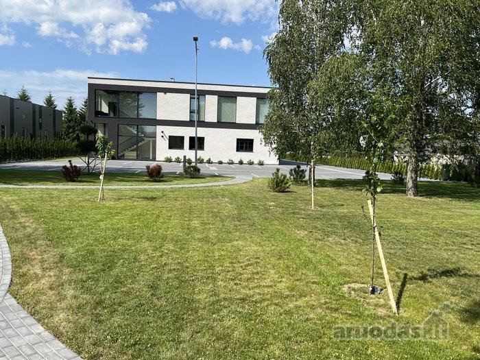Nuomojamos tvarkingos 75 kv. m patalpos