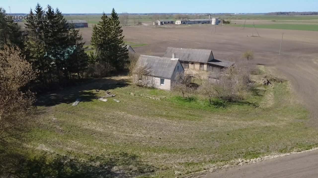 Parduodamas jaukus vieno aukšto namas