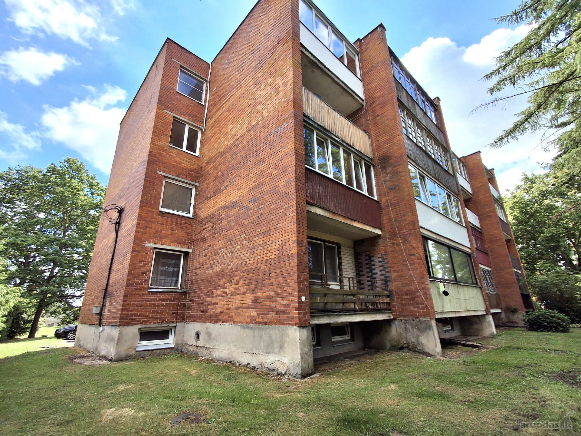 3 kambarių butas