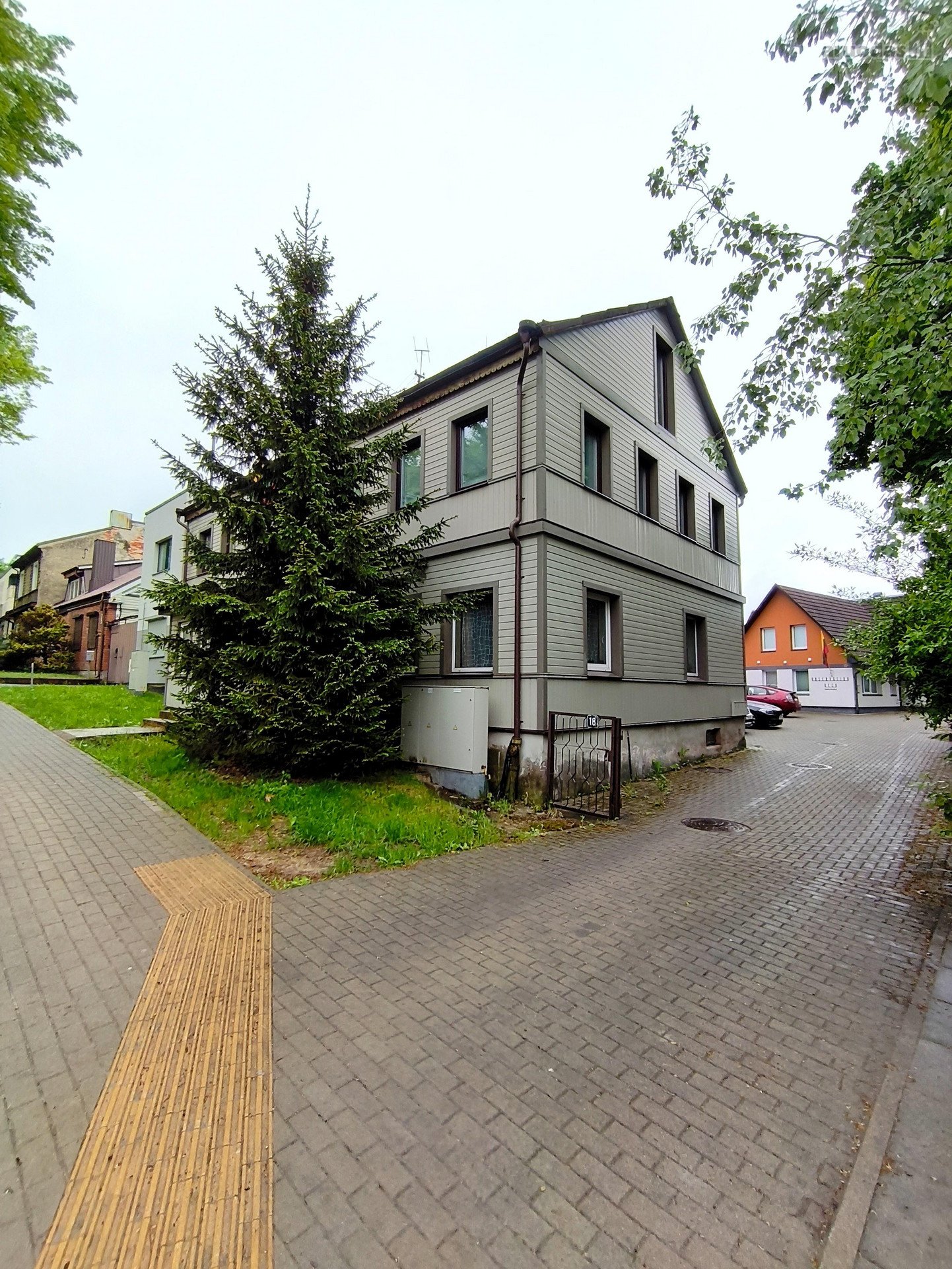 Parduodamas 3 kambarių butas, visai šalia