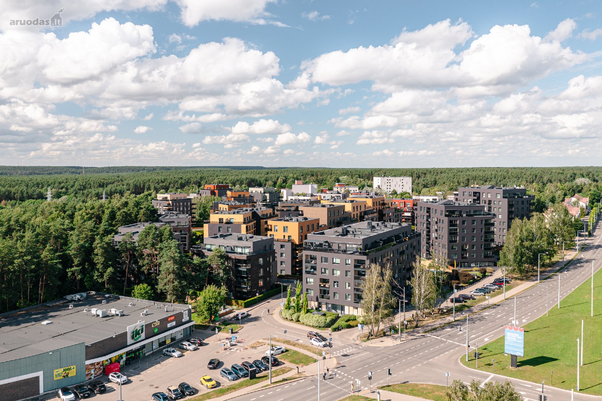 Parduodama automobilių stovėjimo vieta,