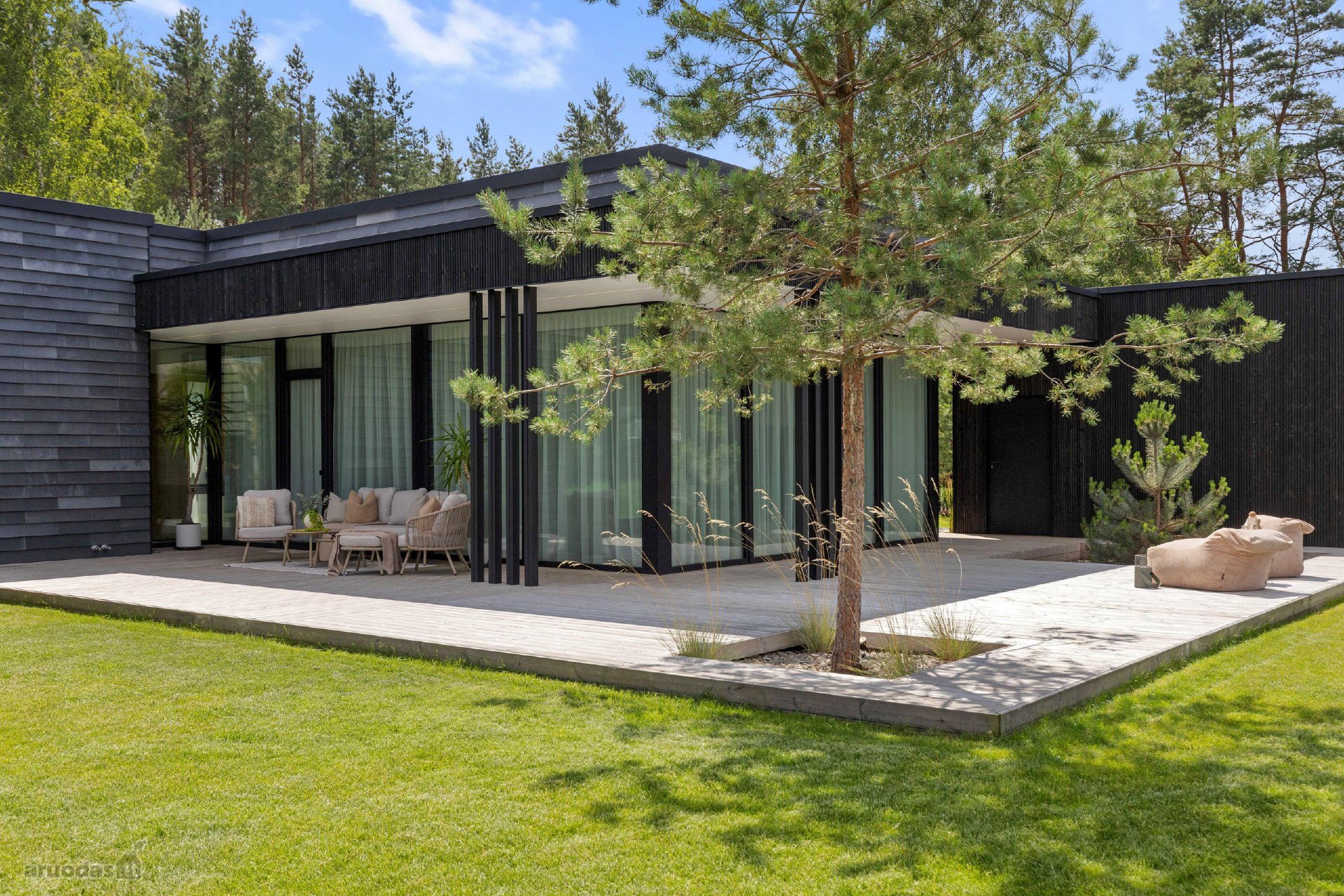 Išskirtinės architektūros, namas pušų