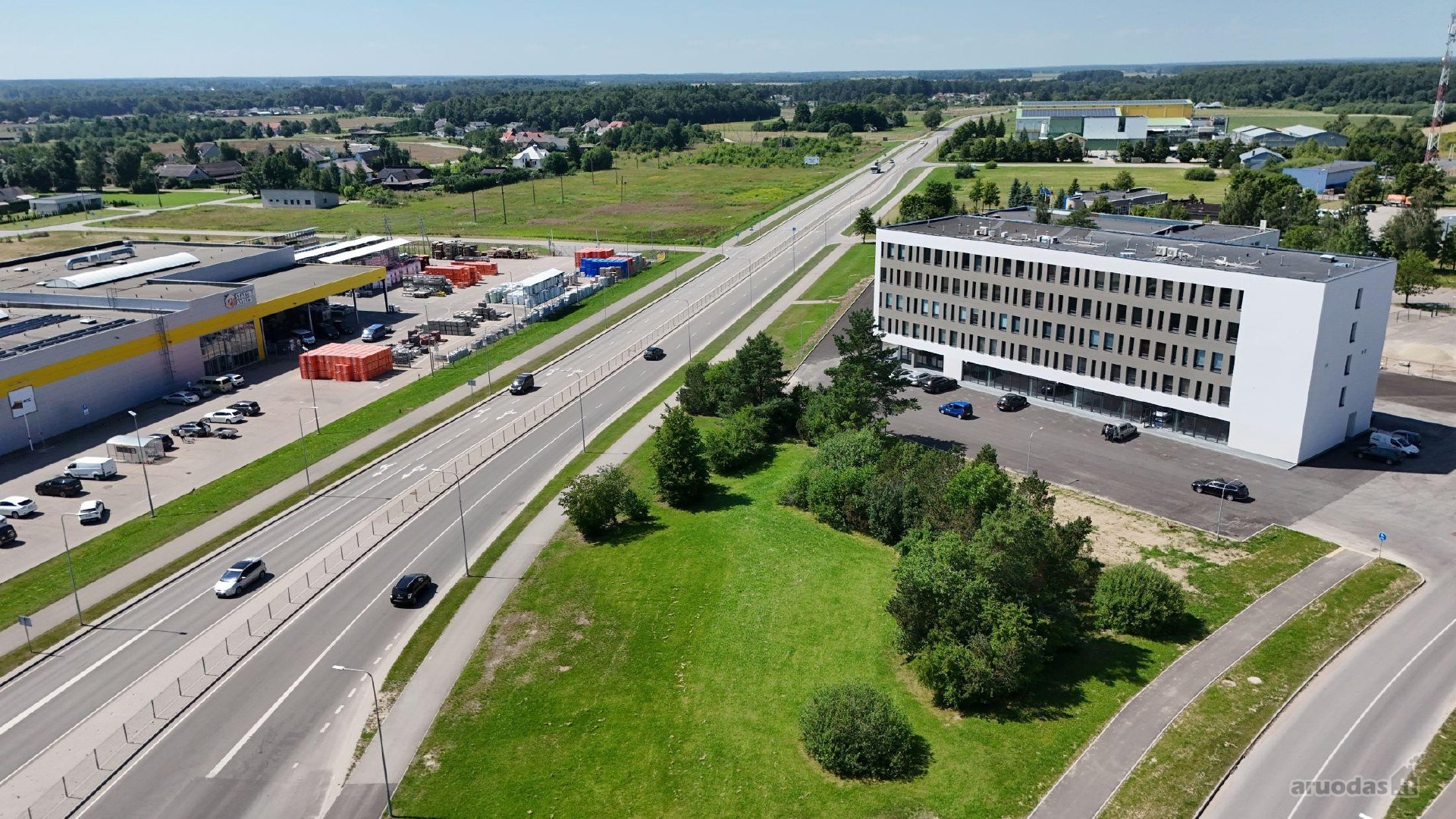 Parduodamos Įrengtos Komercinės Patalpos
