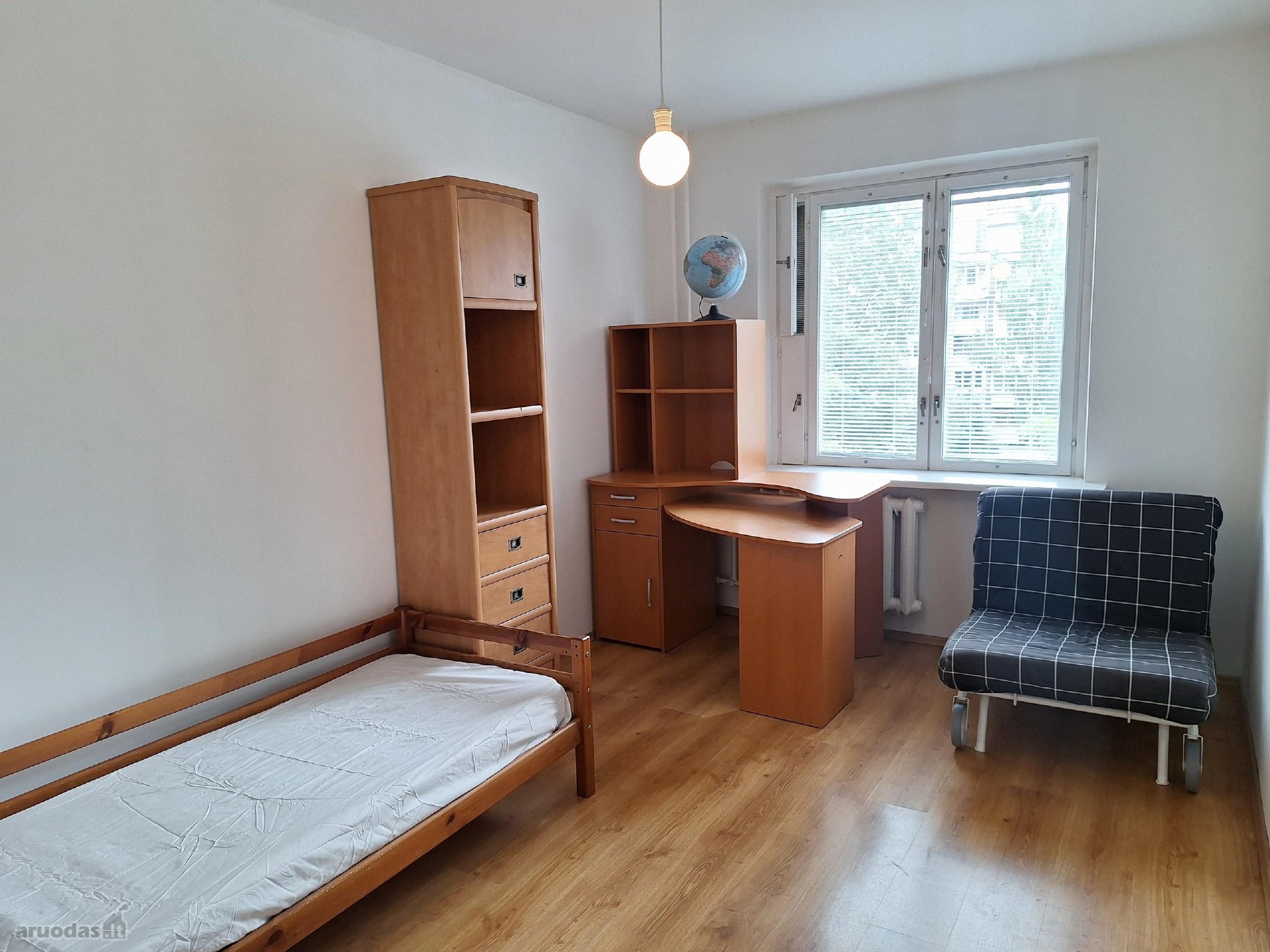 Nuomojamas tvarkingas 2 nepereinamų kambarių
