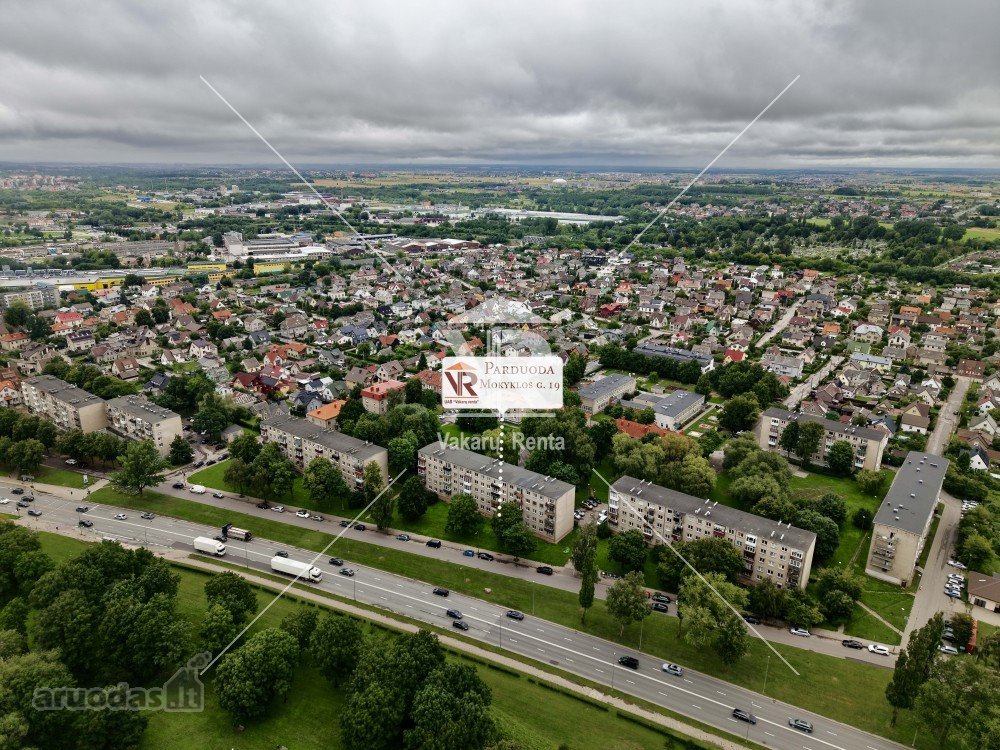 Mokyklos g. parduodamas dviejų atskirų