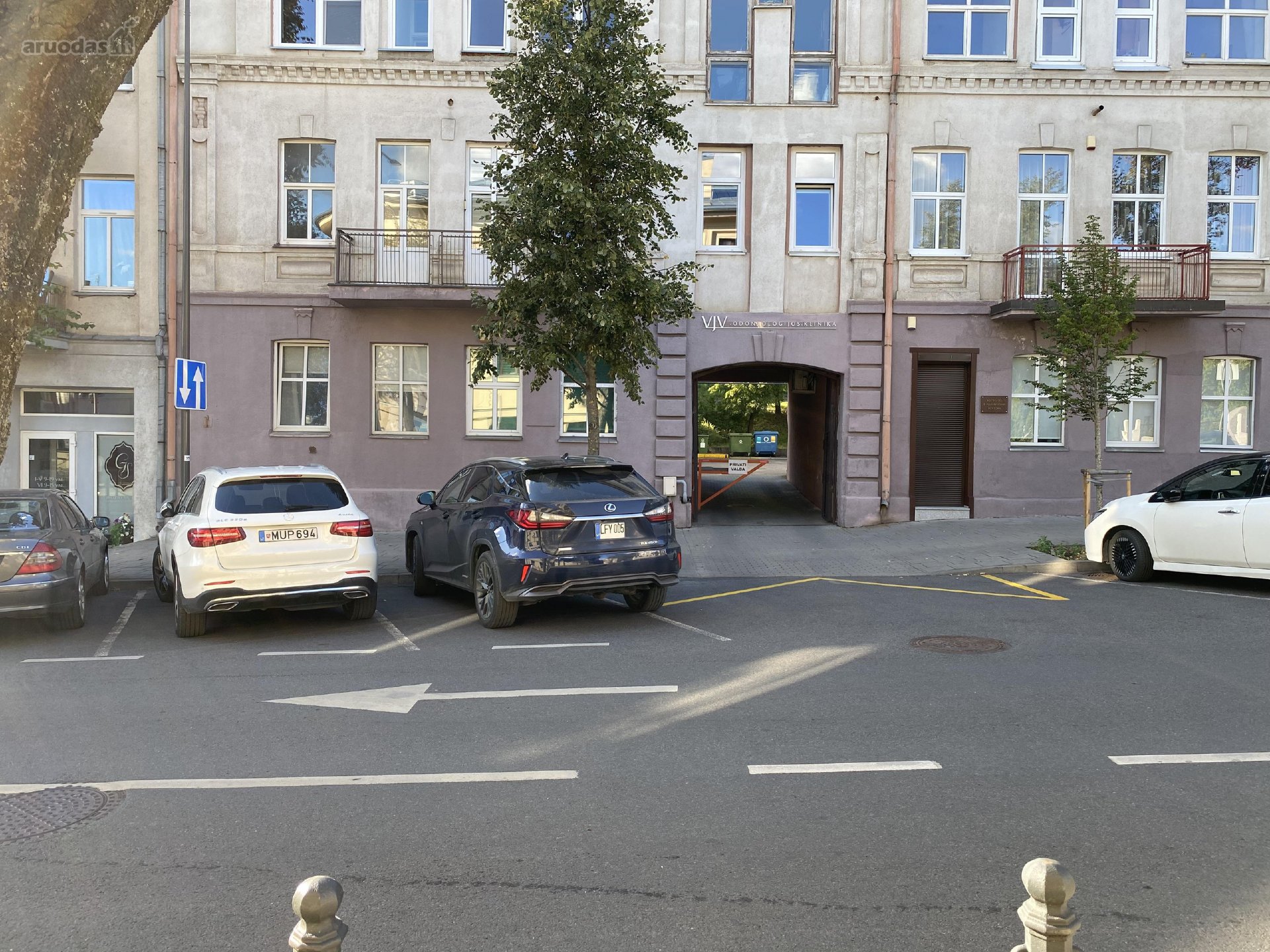 Išnuomojamas trijų nepereinamų kambarių butas