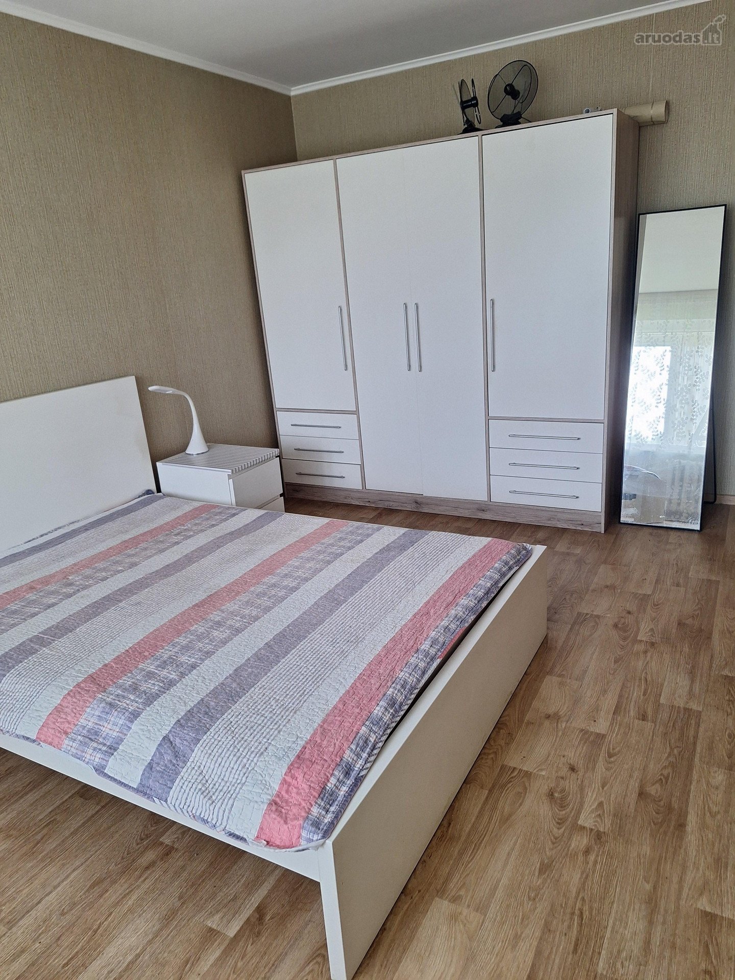 Be tarpininkų parduodamas 2 kambarių butas