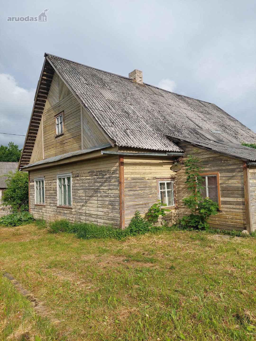 Parduodama rąstinė vieno aukšto sodyba su