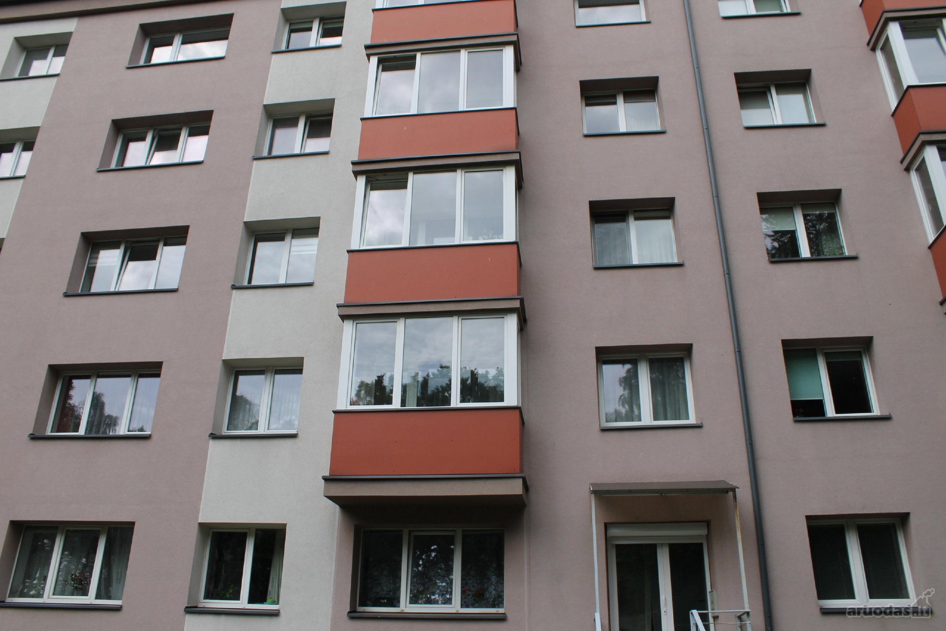 Dviejų nepereinamų kambarių butas Miško