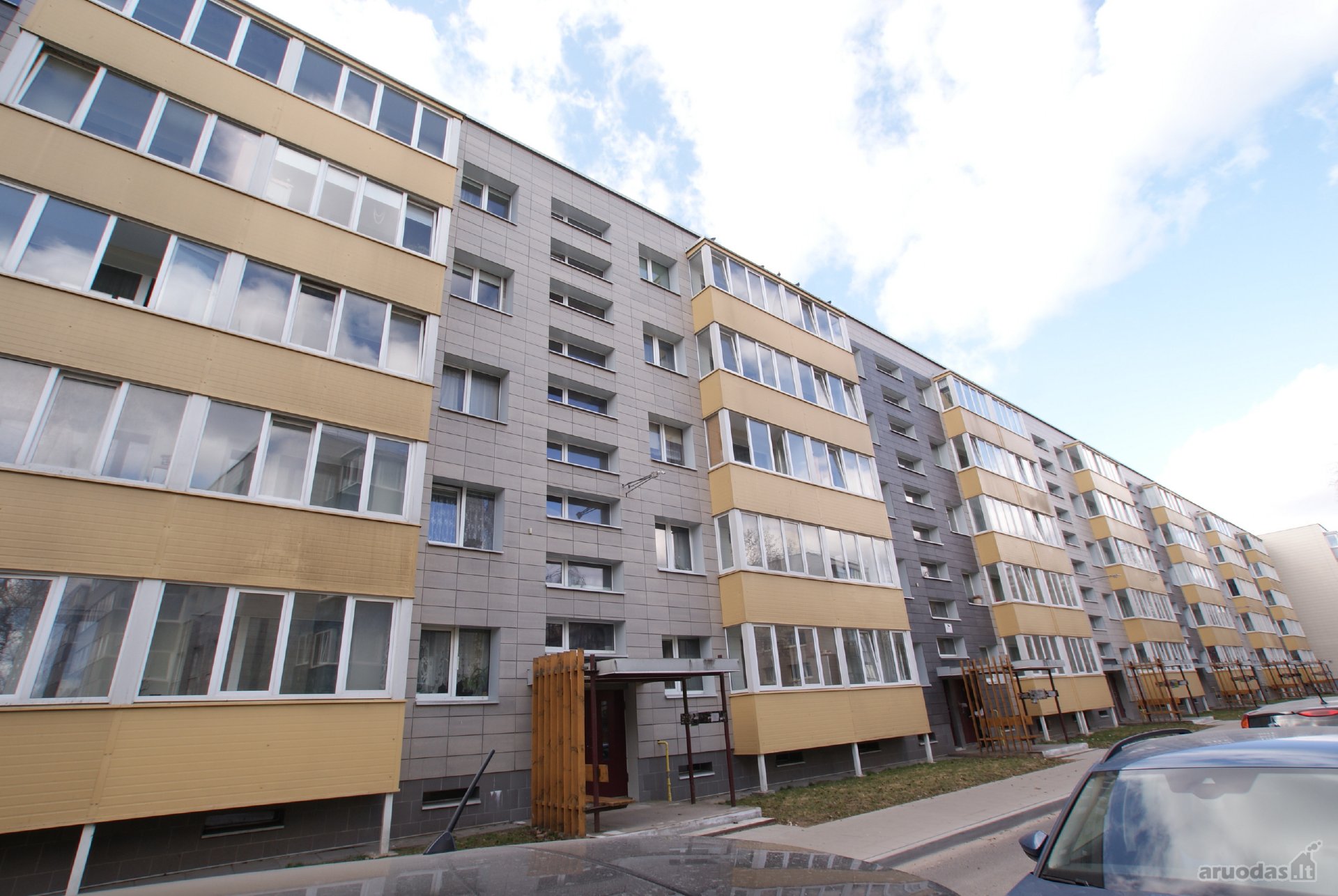 Parduodamas su išmokėta renovacija Žirmūnuose