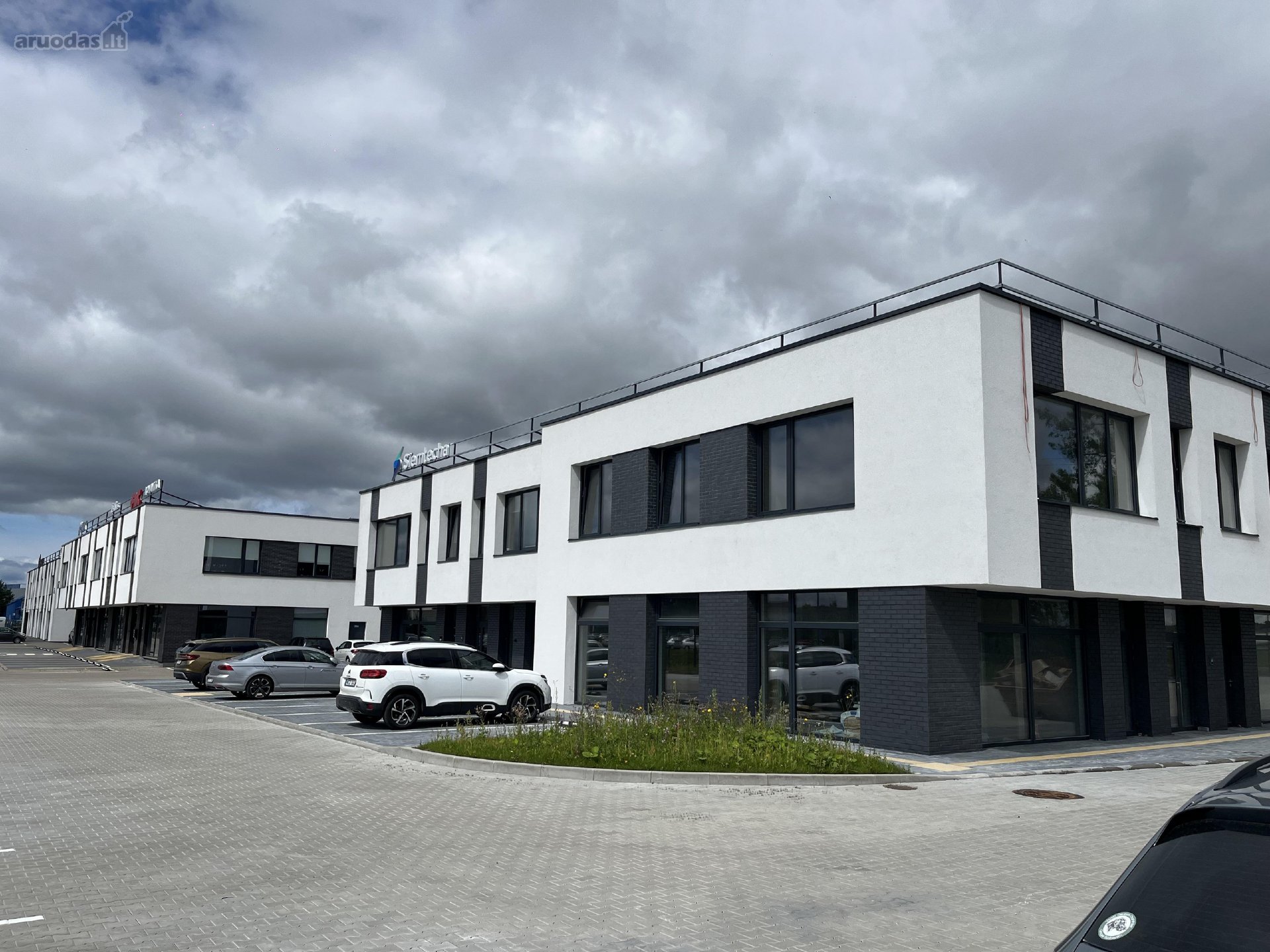 Kaune, Šilainiuose, Žemaičių pl. 65k, naujai