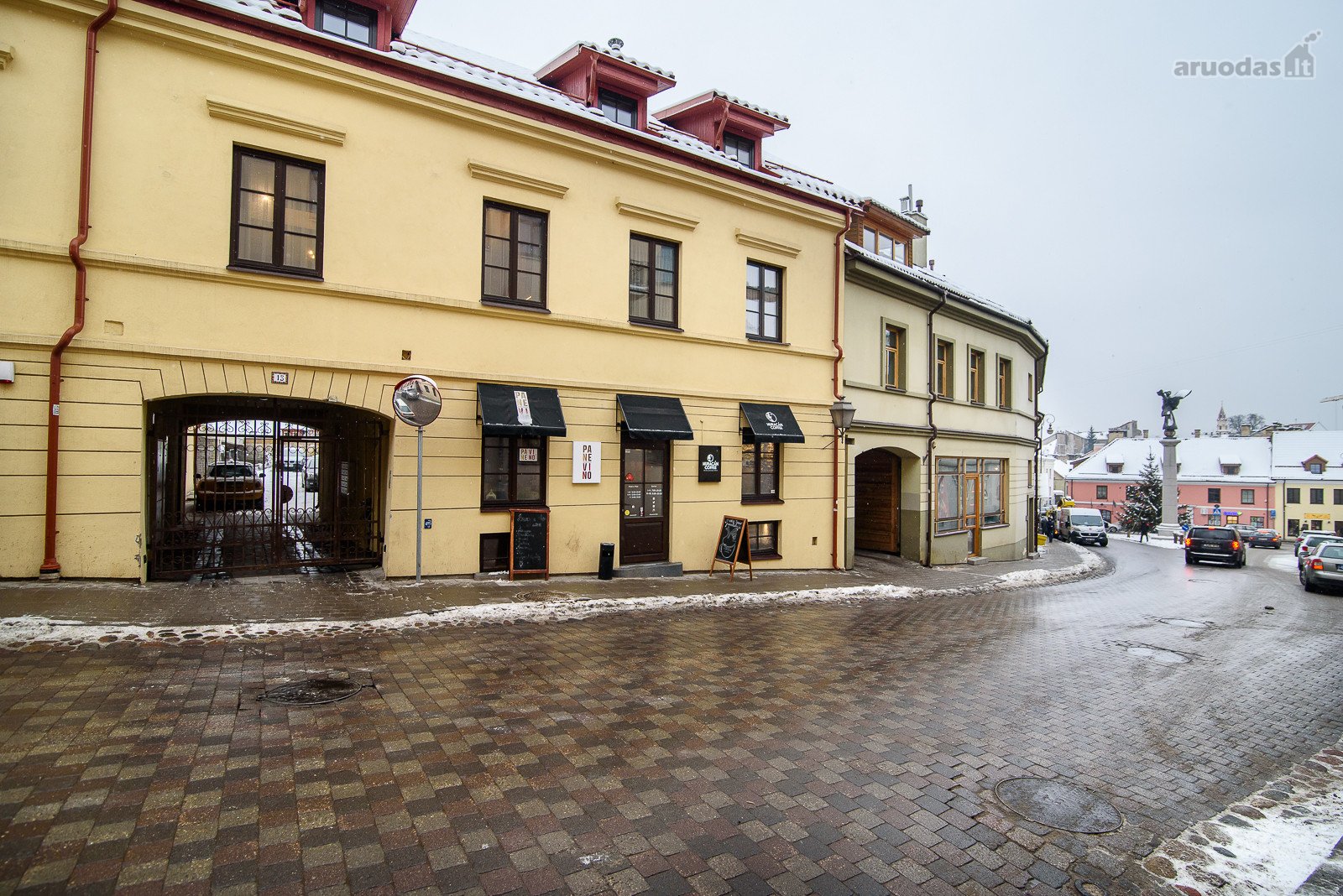 Išnuomuojama parkavimo vieta po stogu