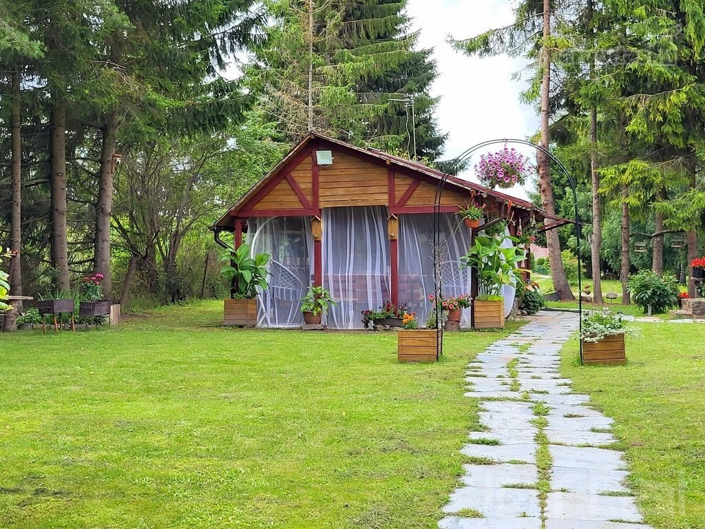 Parduodamas erdvus sodo sklypas su vasarnamiu