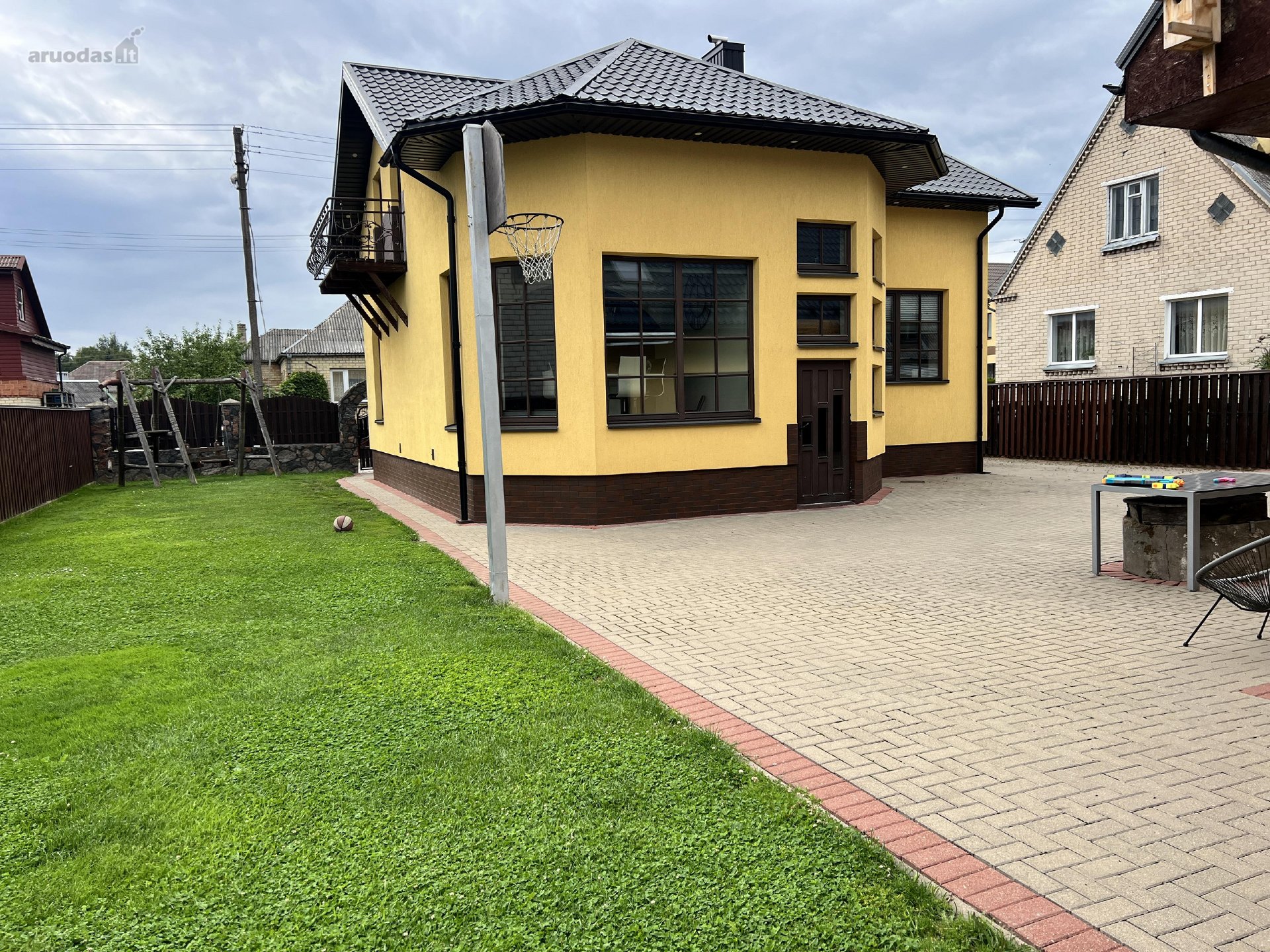 Parduodamas jaukus, kokybiškai įrengtas