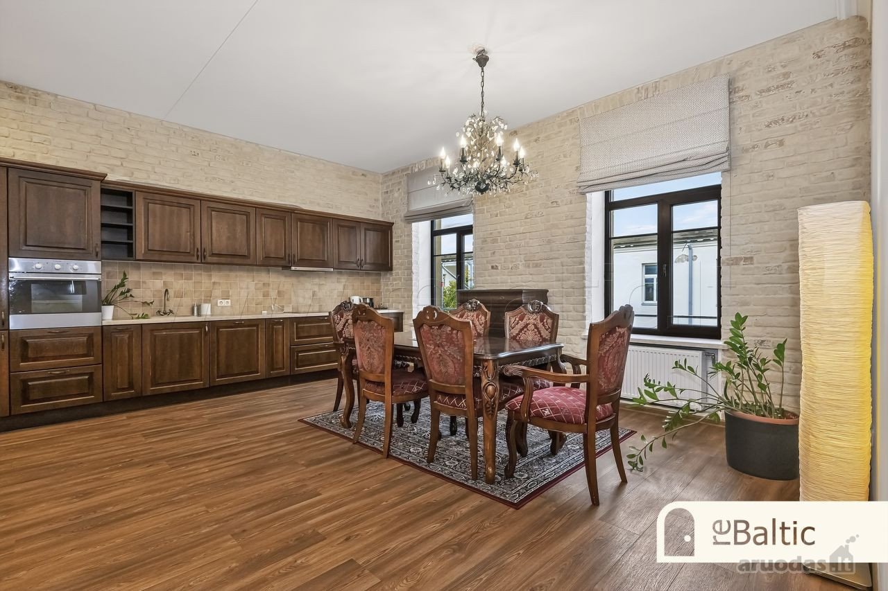 Erdvūs dviejų kambarių apartamentai Senamiestyje