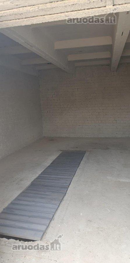 Suremontuotas stogas, reikia keisti garažo vartus