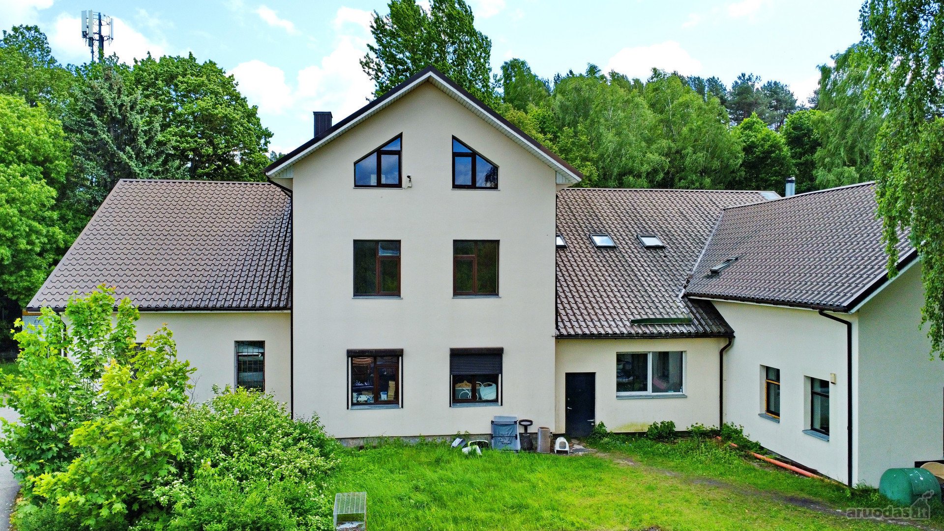 Parduodamas administracinis pastatas Rasų g.,