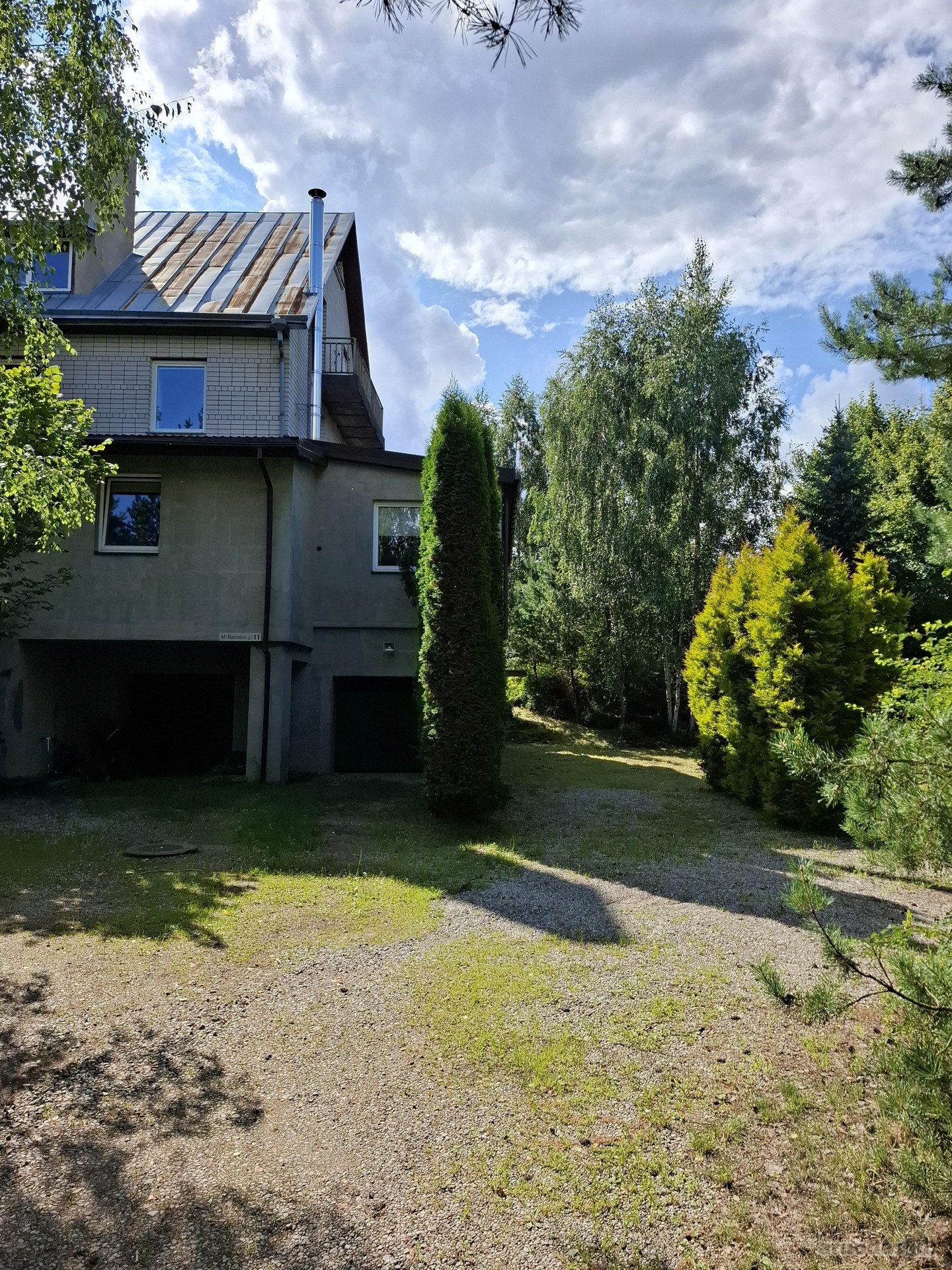 Parduodama 1/2 dalis gyvenamojo namo M.