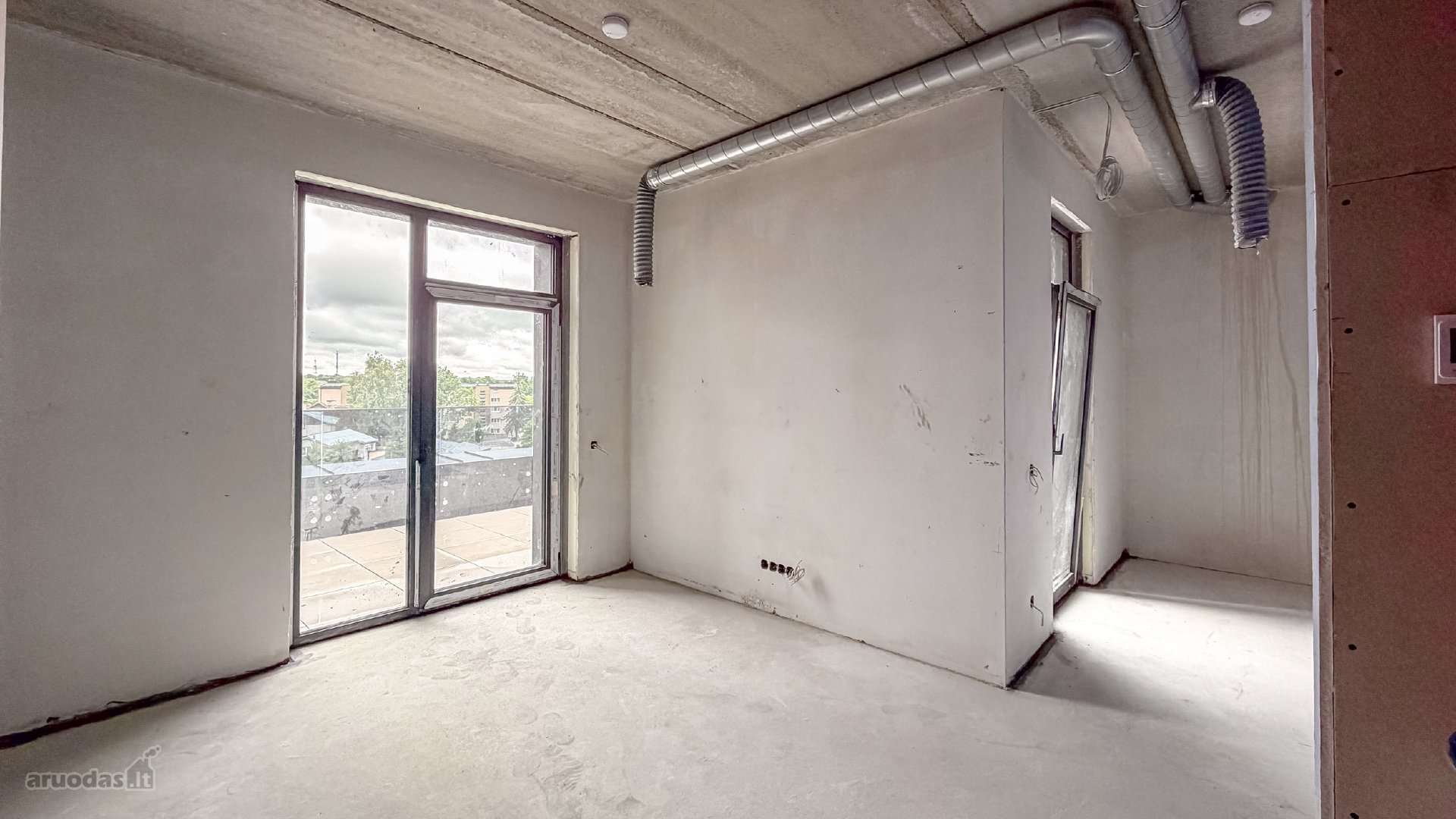 Dviejų aukštų apartamentai su privataus namo