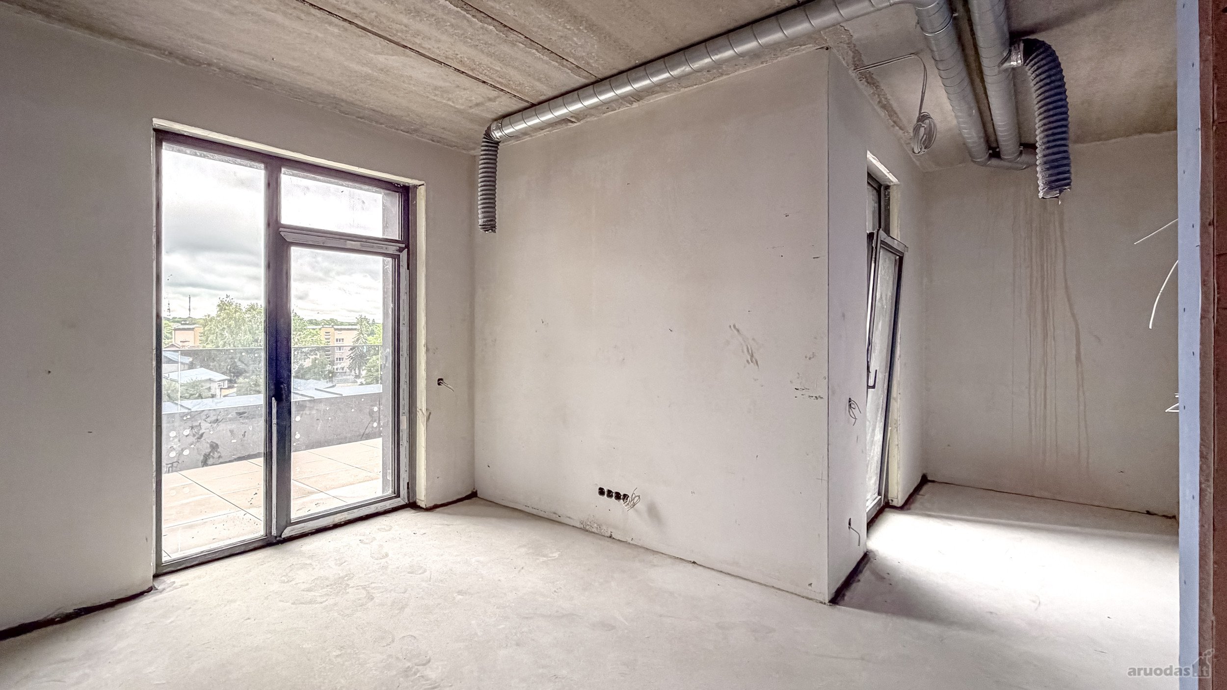Dviejų aukštų apartamentai su privataus namo