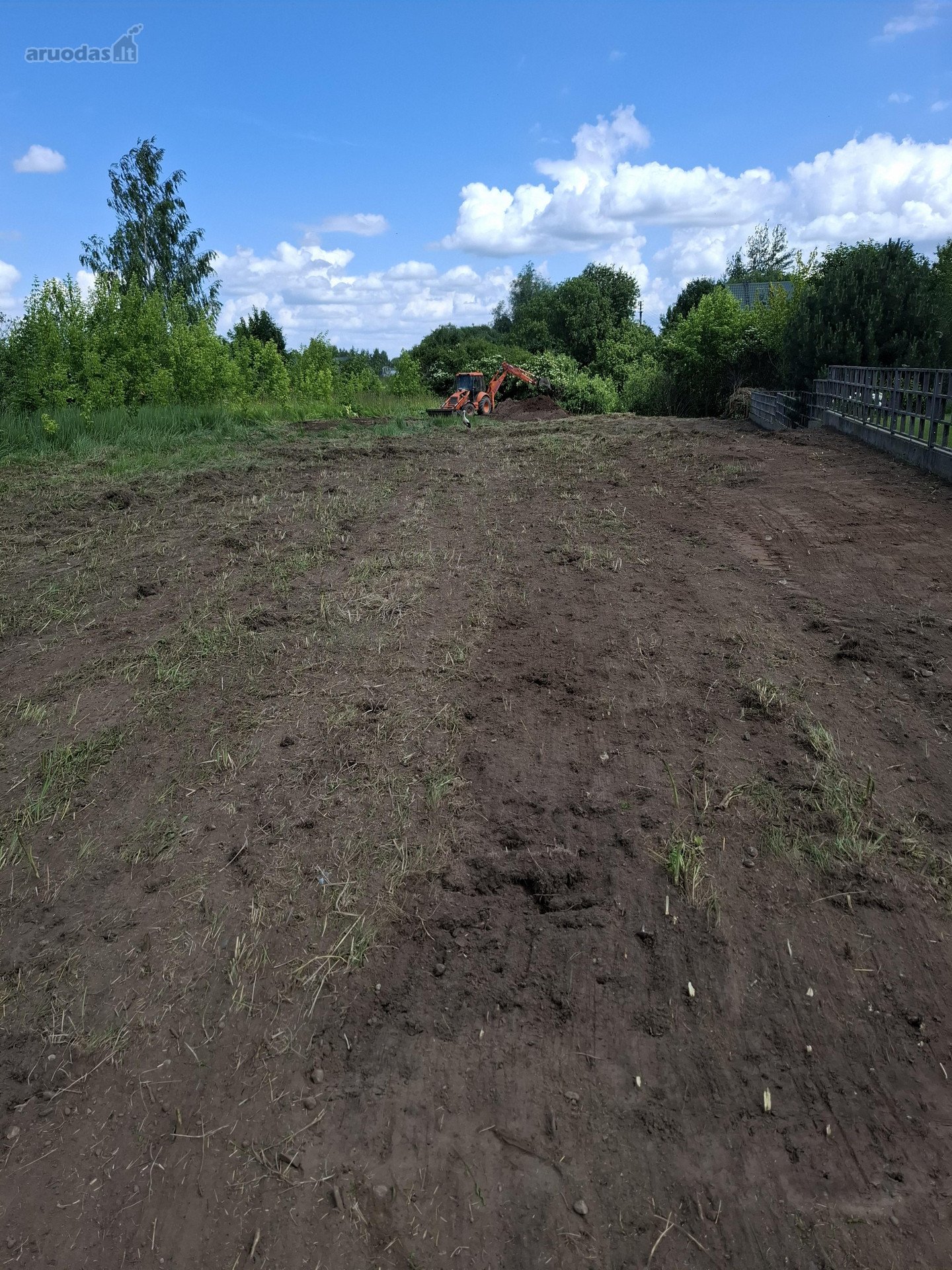 Parduodamas 10 arų sklypas ramioje vietoje,