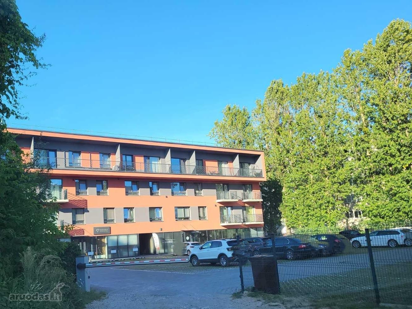 Parduodamas naujos statybos, pilnai įrengtas