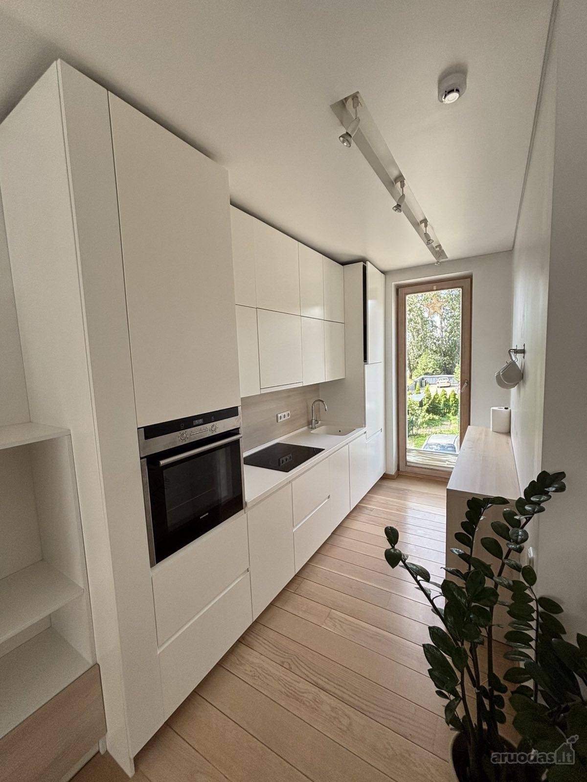 Parduodamas erdvus ir šviesus 2 kambarių, 56