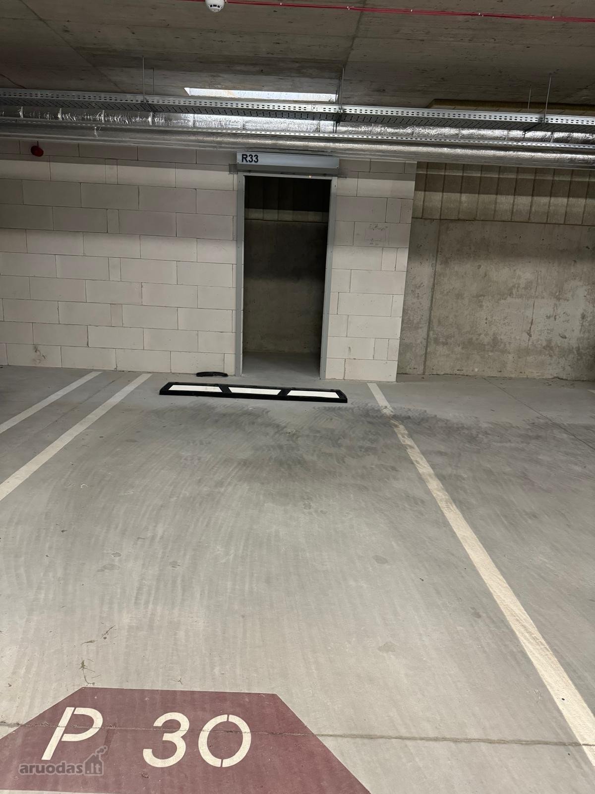 Parduodama automobilio stovėjimo vieta kartu