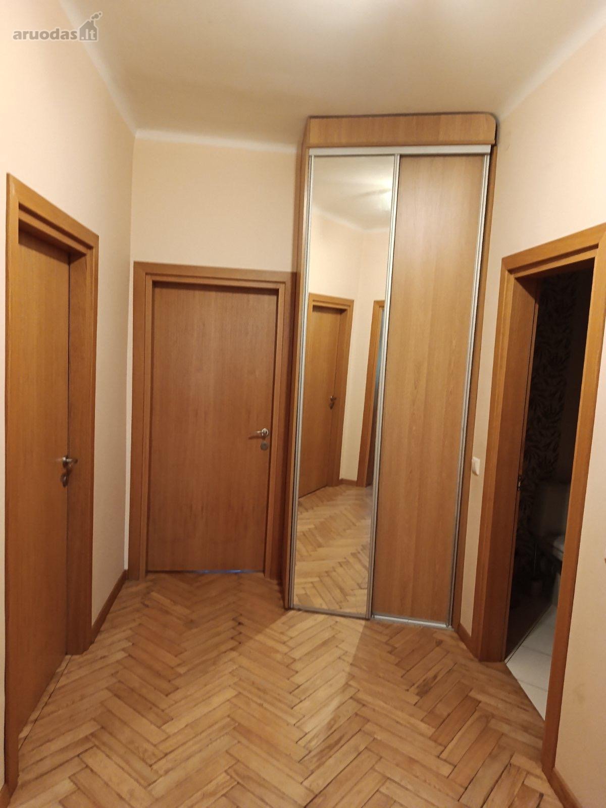 3 kambarių butas nuomai miesto centre