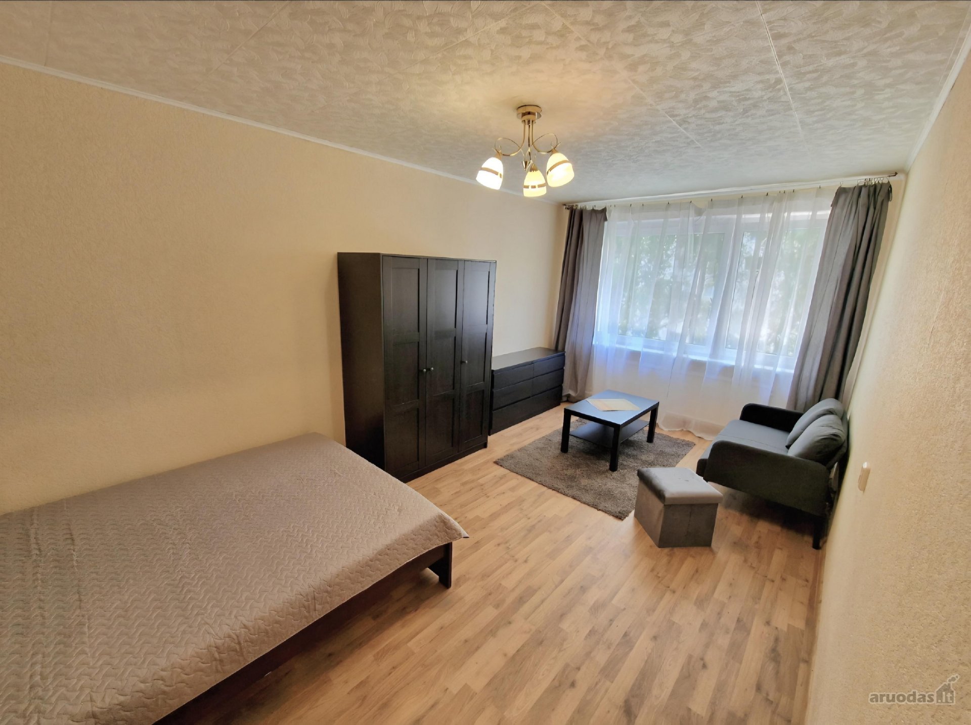 Išnuomuojamas 2 kambarių buto vienas kambarys