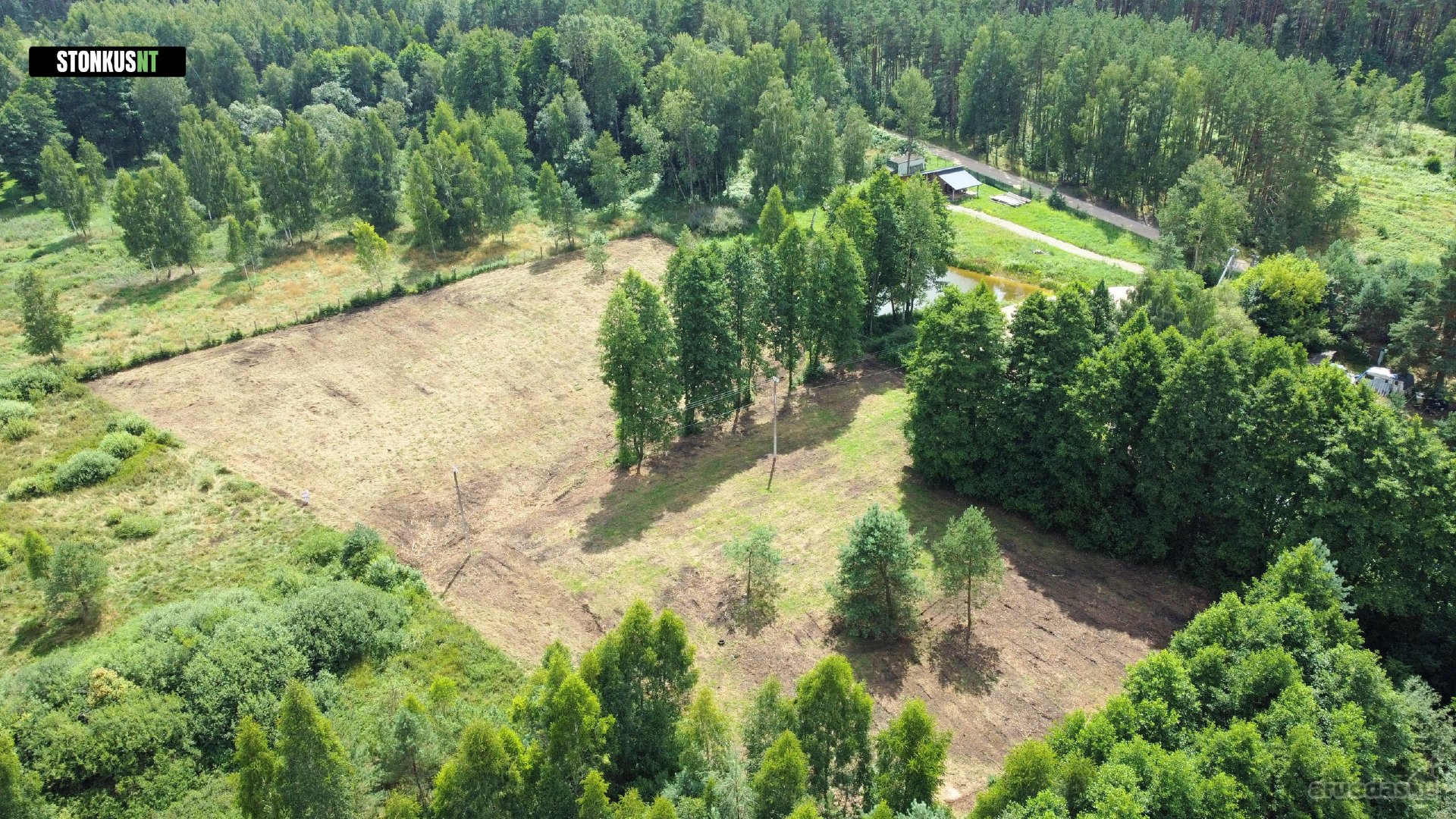 Parduodami trys skirtingų dydžių namų valdos