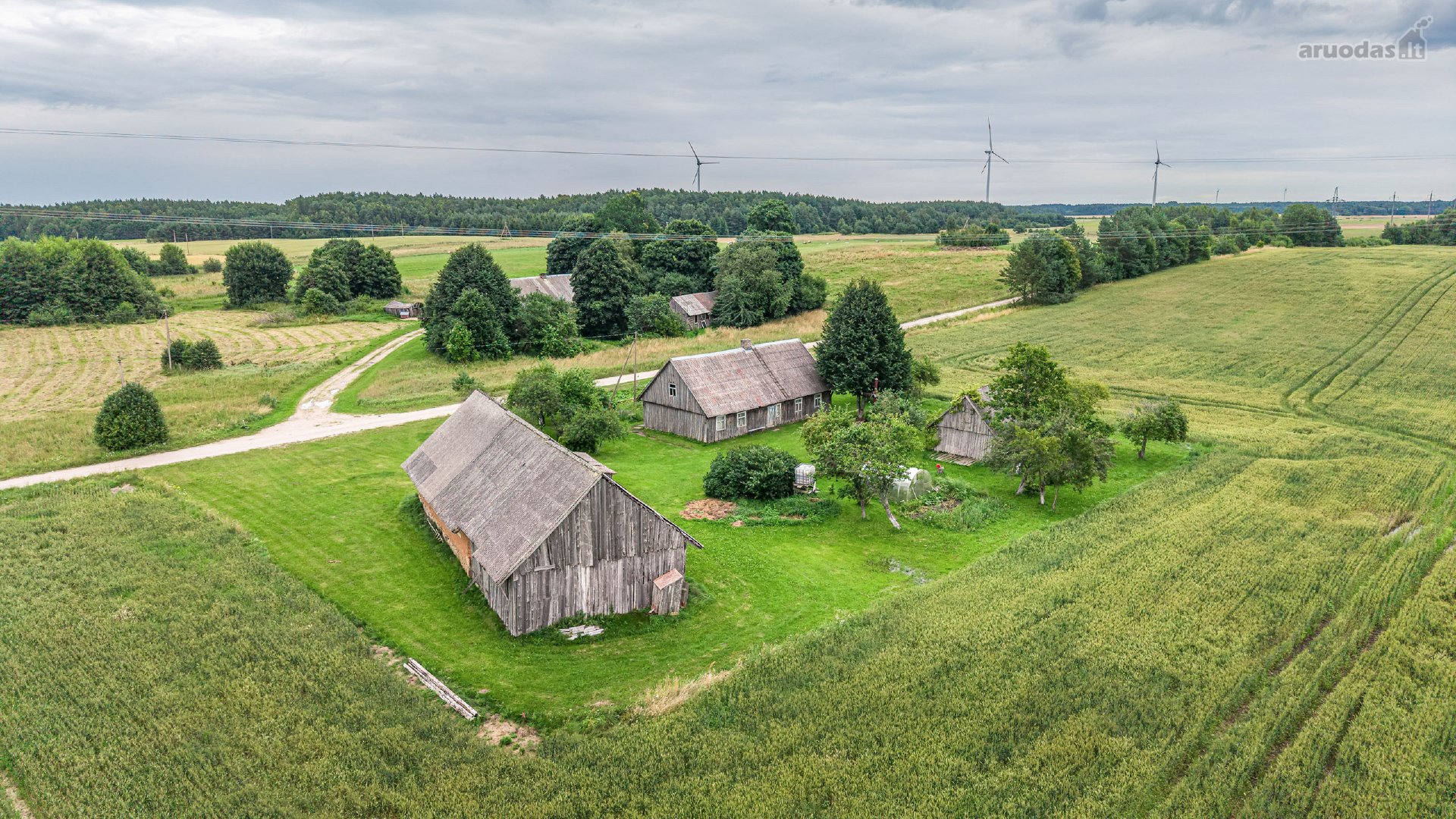 Parduodama autentiška vienkiemio tipo sodyba