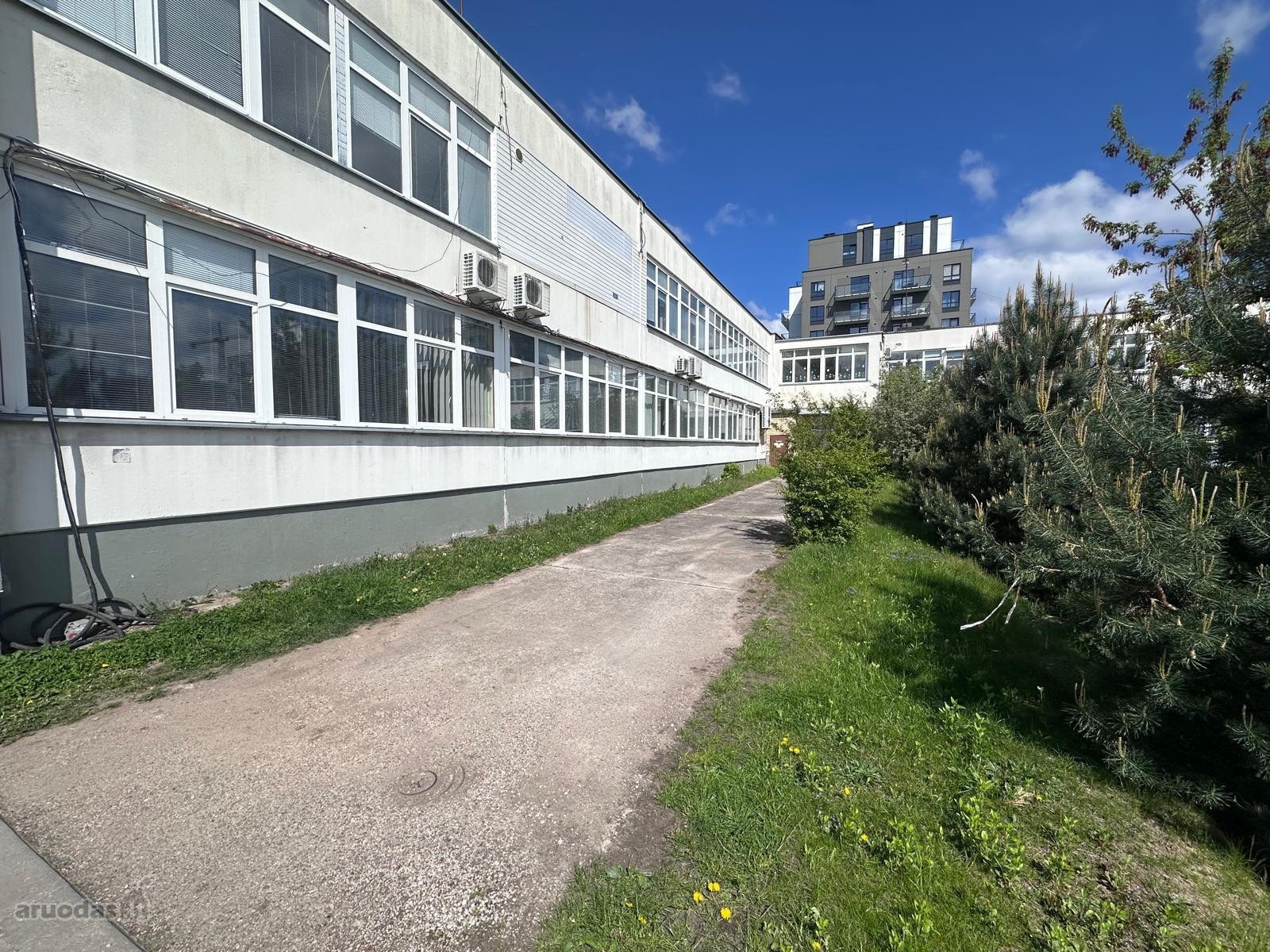 Parduodamas Administracinis Pastatas Su