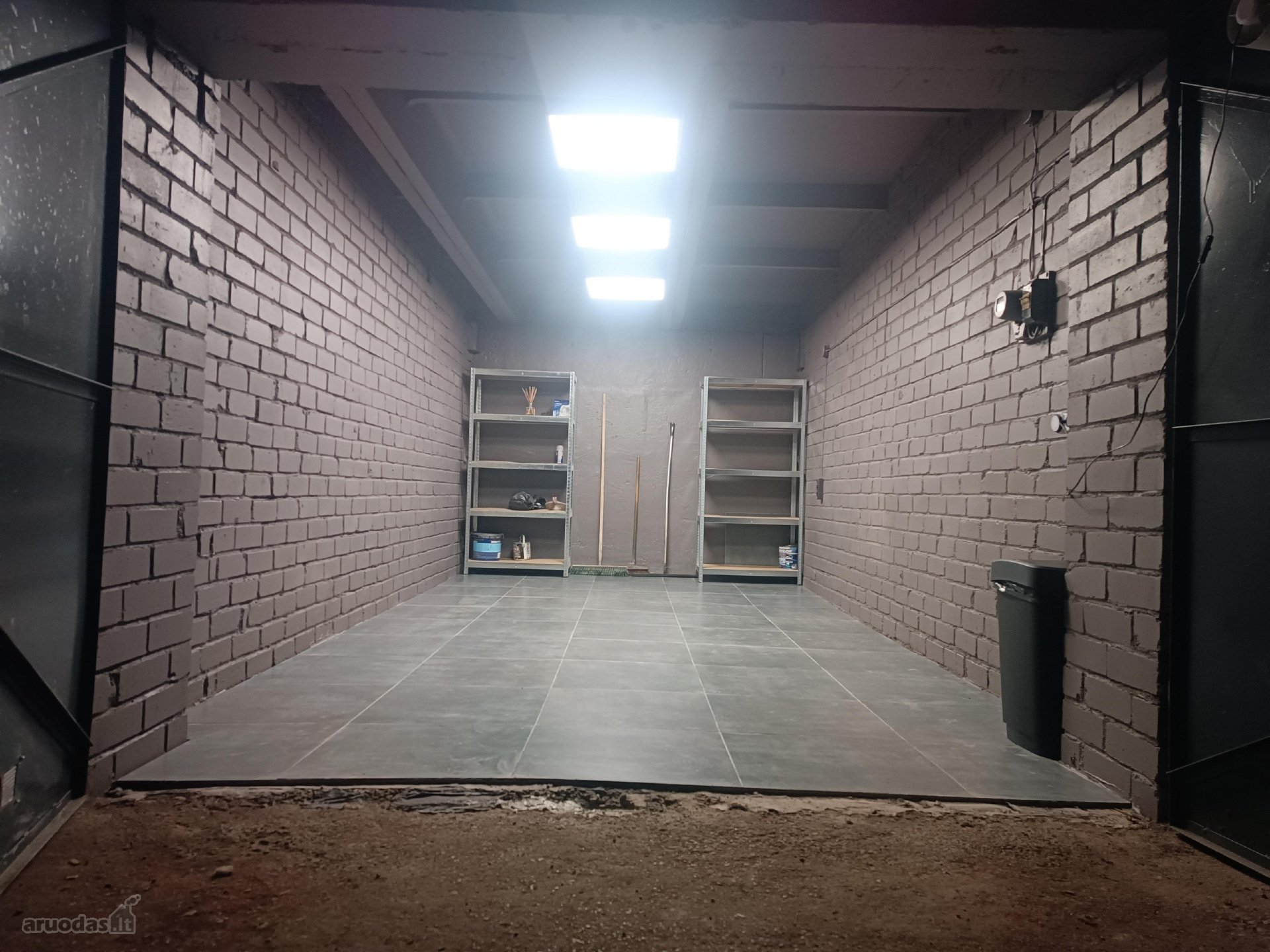Kapitaliai suremontuotas požeminis garažas be